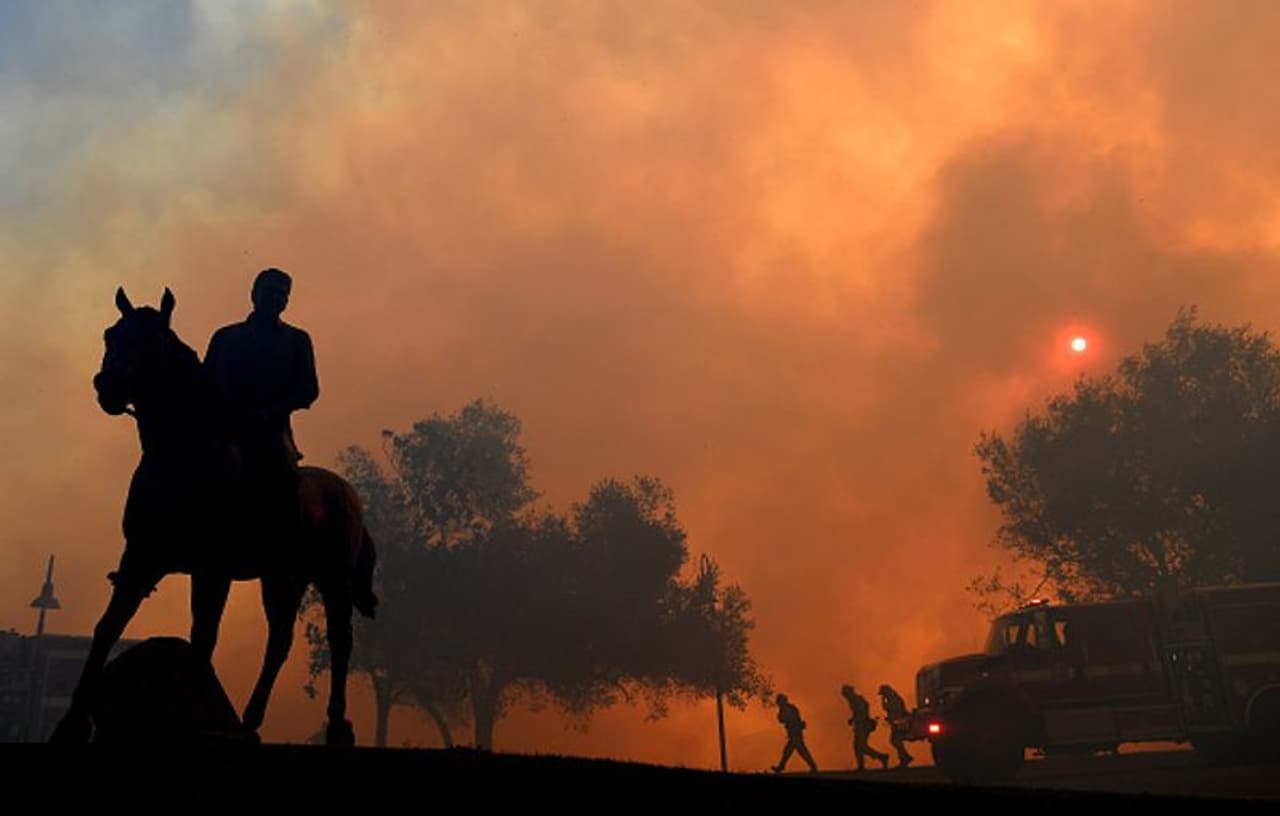 ഏതാണ്ട് ഒരുമാസത്തോളം നിന്ന് കത്തിയശേഷമാണ് അഗ്നിശമന സേന കലിഫോര്ണിയില് നിന്നുള്ള പലായന ഉത്തരവുകള് പിന്വലിച്ചത്. ഏതാണ്ട് ഒരുമാസത്തോളം നിന്ന് കത്തിയശേഷമാണ് അഗ്നിശമന സേന കലിഫോര്ണിയില് നിന്നുള്ള പലായന ഉത്തരവുകള് പിന്വലിച്ചത്.