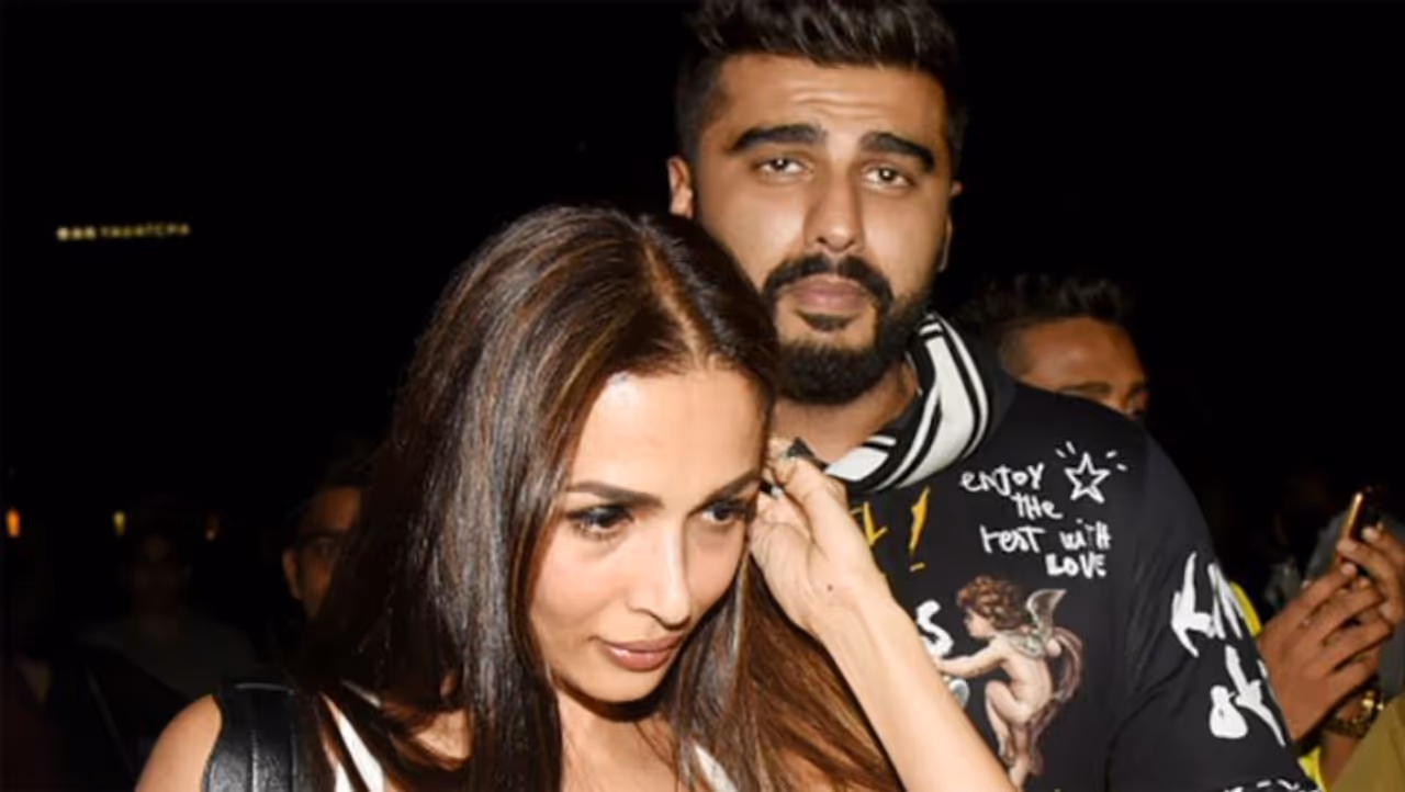 <p>Bollywood diva Malaika Arora, who is all over Instagram because of her gym looks and fit body, is also now and then grabbing the limelight for her relationship with actor Arjun Kapoor.</p> <p>Bollywood diva Malaika Arora, who is all over Instagram because of her gym looks and fit body, is also now and then grabbing the limelight for her relationship with actor Arjun Kapoor.</p>