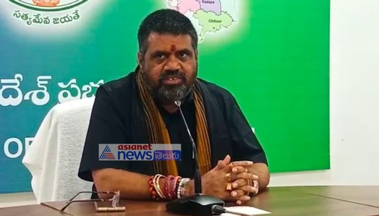 <p>మాజీ మంత్రి గంటా శ్రీనివాసరావు వైసీపీలో చేరుతారనే ప్రచారం సాగుతున్న తరుణంలో మంత్రి అవంతి శ్రీనివాస్ ఆయనకు ఎర్త్ పెడుతున్నారు. గంటా శ్రీనివాసరావును పార్టీలో చేర్చుకోవద్దని కోరుతూ వైసీపీ శ్రేణులు గురువారం నాడు ఆందోళనకు దిగాయి.</p> <p>మాజీ మంత్రి గంటా శ్రీనివాసరావు వైసీపీలో చేరుతారనే ప్రచారం సాగుతున్న తరుణంలో మంత్రి అవంతి శ్రీనివాస్ ఆయనకు ఎర్త్ పెడుతున్నారు. గంటా శ్రీనివాసరావును పార్టీలో చేర్చుకోవద్దని కోరుతూ వైసీపీ శ్రేణులు గురువారం నాడు ఆందోళనకు దిగాయి.</p>