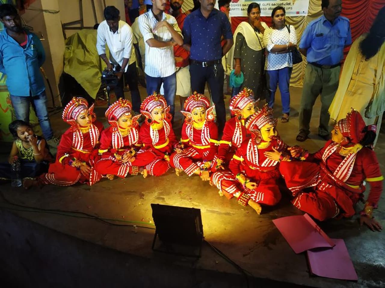 തിരുവനന്തപുരം വിദ്യാഭ്യാസ ഉപജില്ലാ കലോത്സവം വഴുതക്കാട് കോട്ടണ്ഹില്ല് സ്കൂളിലായിരുന്നു നടത്തിയത്. തിരുവനന്തപുരം വിദ്യാഭ്യാസ ഉപജില്ലാ കലോത്സവം വഴുതക്കാട് കോട്ടണ്ഹില്ല് സ്കൂളിലായിരുന്നു നടത്തിയത്.