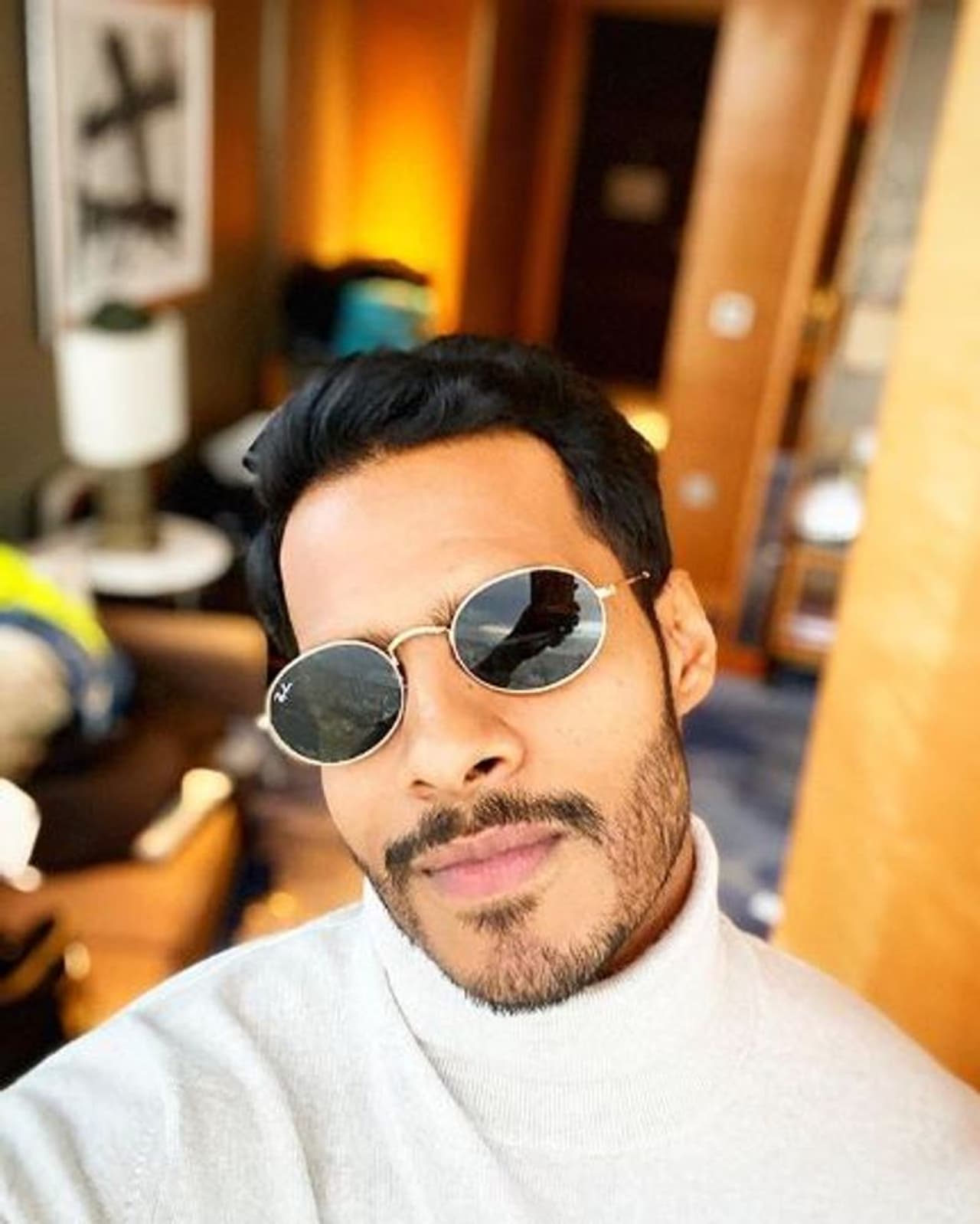 ಮಾಜಿ ಮುಖ್ಯಮಂತ್ರಿ ಕುಮಾರಸ್ವಾಮಿ ಹಾಗೂ ಅನಿತಾ ಅವರ ಮುದ್ದಿನ ಏಕೈಕ ಪುತ್ರ ನಿಖಿಲ್.