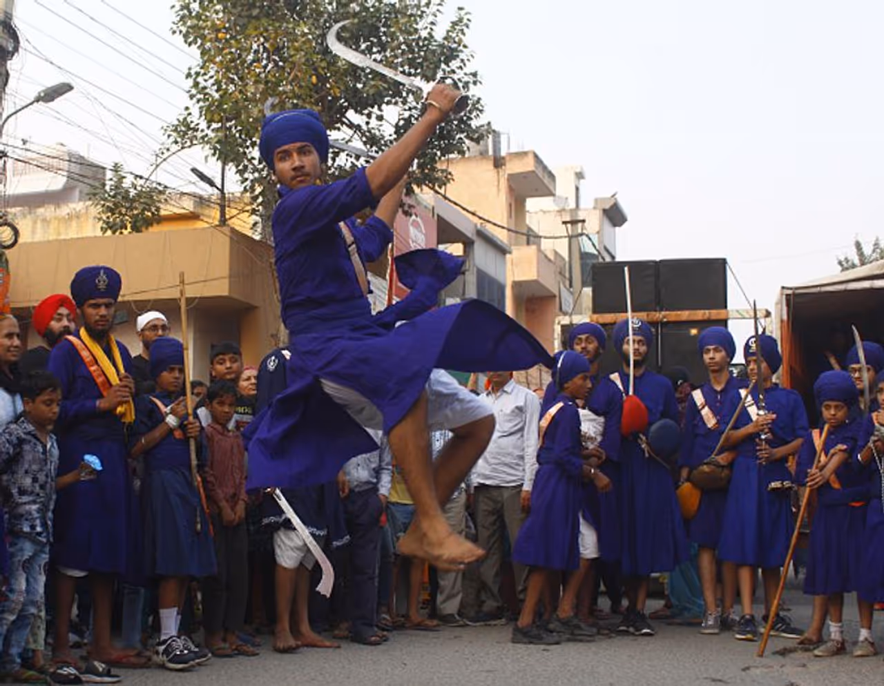 എഡി 1469 ലെ കാർത്തിക പൂർണിമ ദിനത്തിലാണ് സിഖി ഗുരു നാനാക്ക് ജനിച്ചത്. ഗുരു നാനാക്ക് ഗുരുപുരബ്, ഗുരു നാനാക്ക് പ്രകാശ് ഉത്സവ് എന്നീ പേരുകളിലും ഗുരു നാനാക്ക് ജയന്തി അറിയപ്പെടുന്നുണ്ട്. എഡി 1469 ലെ കാർത്തിക പൂർണിമ ദിനത്തിലാണ് സിഖി ഗുരു നാനാക്ക് ജനിച്ചത്. ഗുരു നാനാക്ക് ഗുരുപുരബ്, ഗുരു നാനാക്ക് പ്രകാശ് ഉത്സവ് എന്നീ പേരുകളിലും ഗുരു നാനാക്ക് ജയന്തി അറിയപ്പെടുന്നുണ്ട്.
