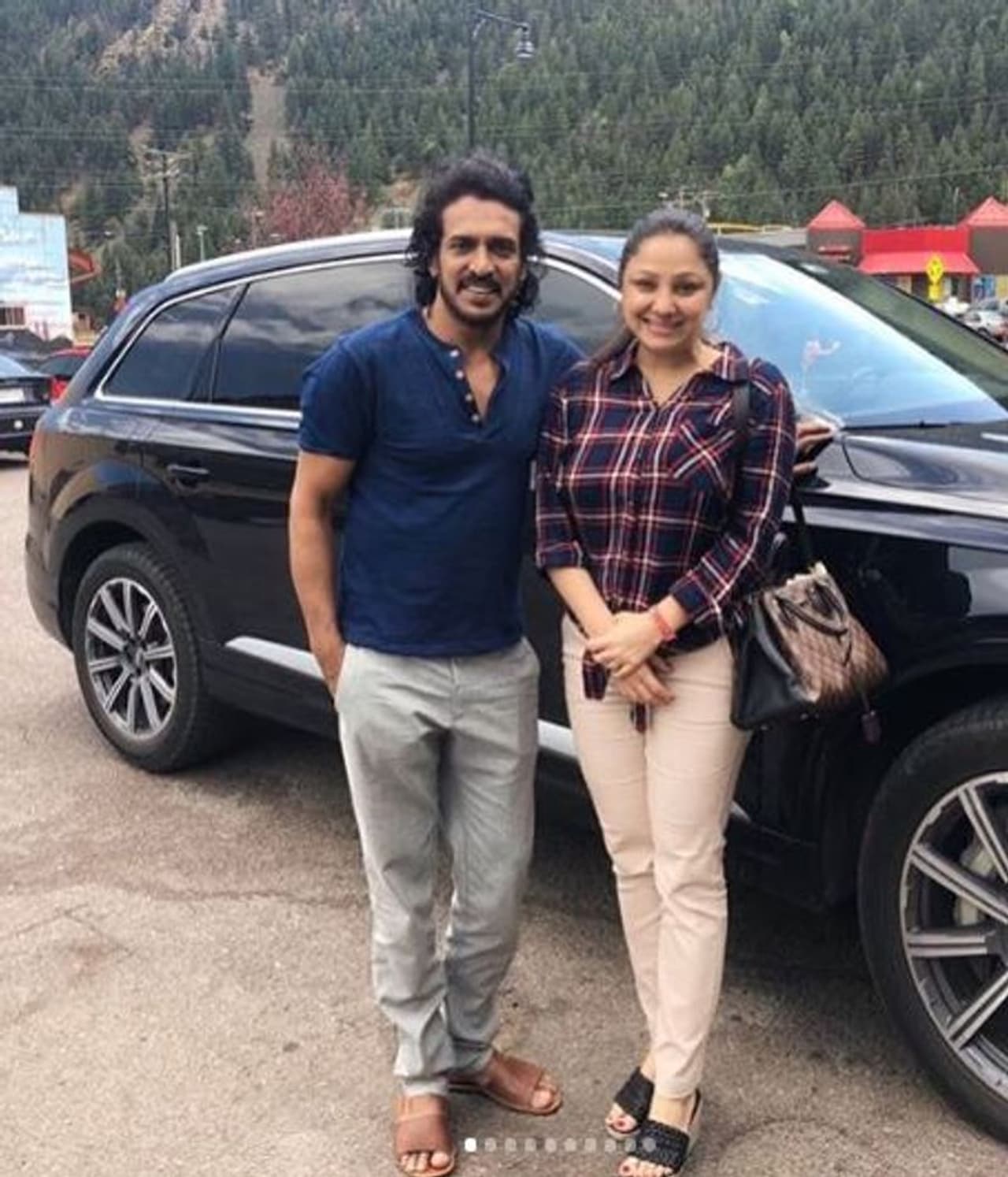 ಡಾ.ವಿಷ್ಣುವರ್ಧನ್ ಅಭಿನಯದ 'ಕೋಟಿಗೊಬ್ಬ' ಚಿತ್ರದ ಮೂಲಕ ಸಿನಿ ರಂಗಕ್ಕೆ ಕಾಲಿಟ್ಟಿದ್ದಾರೆ.