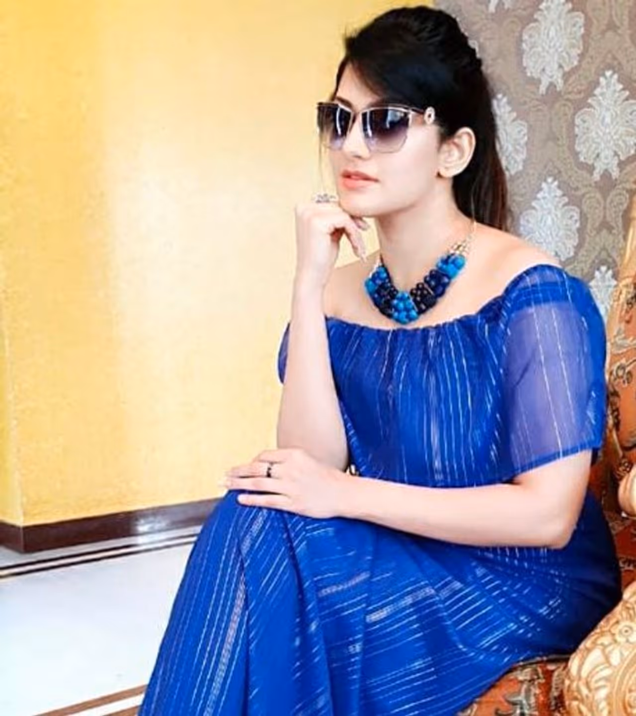 கூலிங் கிளாஸ் போட்டு செம்ம கூல் போஸ் கூலிங் கிளாஸ் போட்டு செம்ம கூல் போஸ்