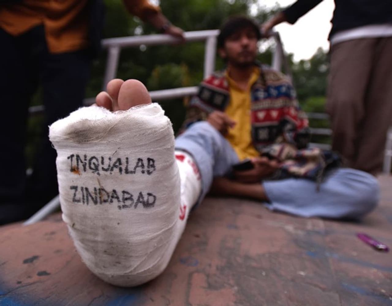 വിദ്യാഭ്യാസമെന്നത് കച്ചവടമല്ലെന്നും അത് ഭരണഘടന പൗരന് നല്കുന്ന അവകാശമാണെന്നും പൂര്ണ്ണബോധ്യമുള്ളൊരു തലമുറയാണ് എന്നും ജെഎന്യുവില് ഉണ്ടായിരുന്നത്. വിദ്യാഭ്യാസമെന്നത് കച്ചവടമല്ലെന്നും അത് ഭരണഘടന പൗരന് നല്കുന്ന അവകാശമാണെന്നും പൂര്ണ്ണബോധ്യമുള്ളൊരു തലമുറയാണ് എന്നും ജെഎന്യുവില് ഉണ്ടായിരുന്നത്.