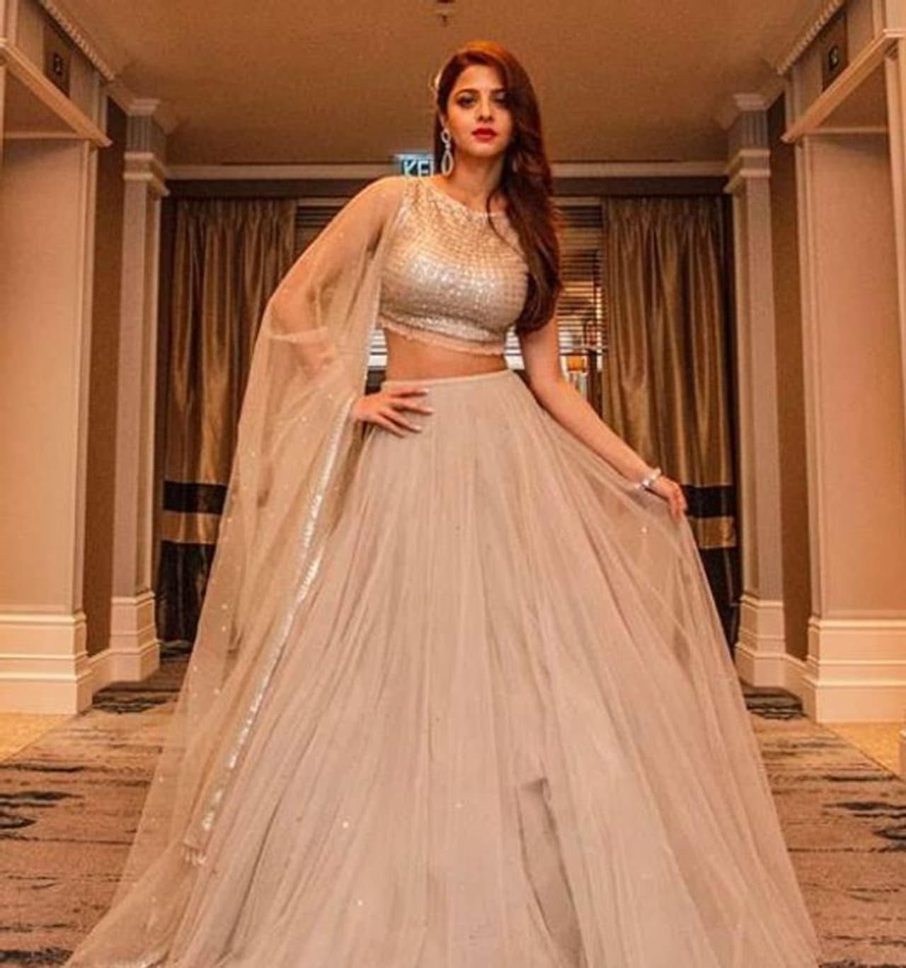 அழகு தேவதையாய் மின்னும் வேதிகா அழகு தேவதையாய் மின்னும் வேதிகா