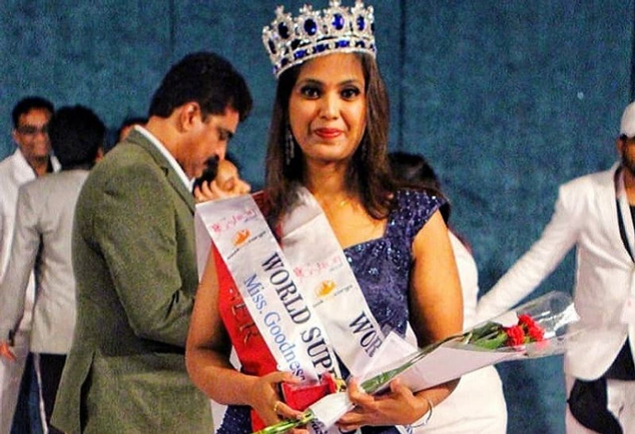 ಬ್ಯಾಂಕಾಕ್‌ನಲ್ಲಿ ನ.12 ರಿಂದ 16ರ ವರೆಗೆ ನಡೆದ ಮಿಸೆಸ್‌ ವರ್ಲ್ಡ್ ಸೂಪರ್‌ ಮಾಡೆಲ್‌ 2019ರ ಪ್ರತಿಷ್ಠಿತ ಸೌಂದರ್ಯ ಸ್ಪರ್ಧೆಯಲ್ಲಿ ಮಂಗಳೂರಿನ ವೈದ್ಯೆ ಡಾ. ಪ್ರಿಯದರ್ಶಿನಿ ರೈ ಡಿಸೋಜ ಕಿರೀಟವನ್ನು ತನ್ನ ಮುಡಿಗೇರಿಸಿಕೊಂಡಿದ್ದಾರೆ.