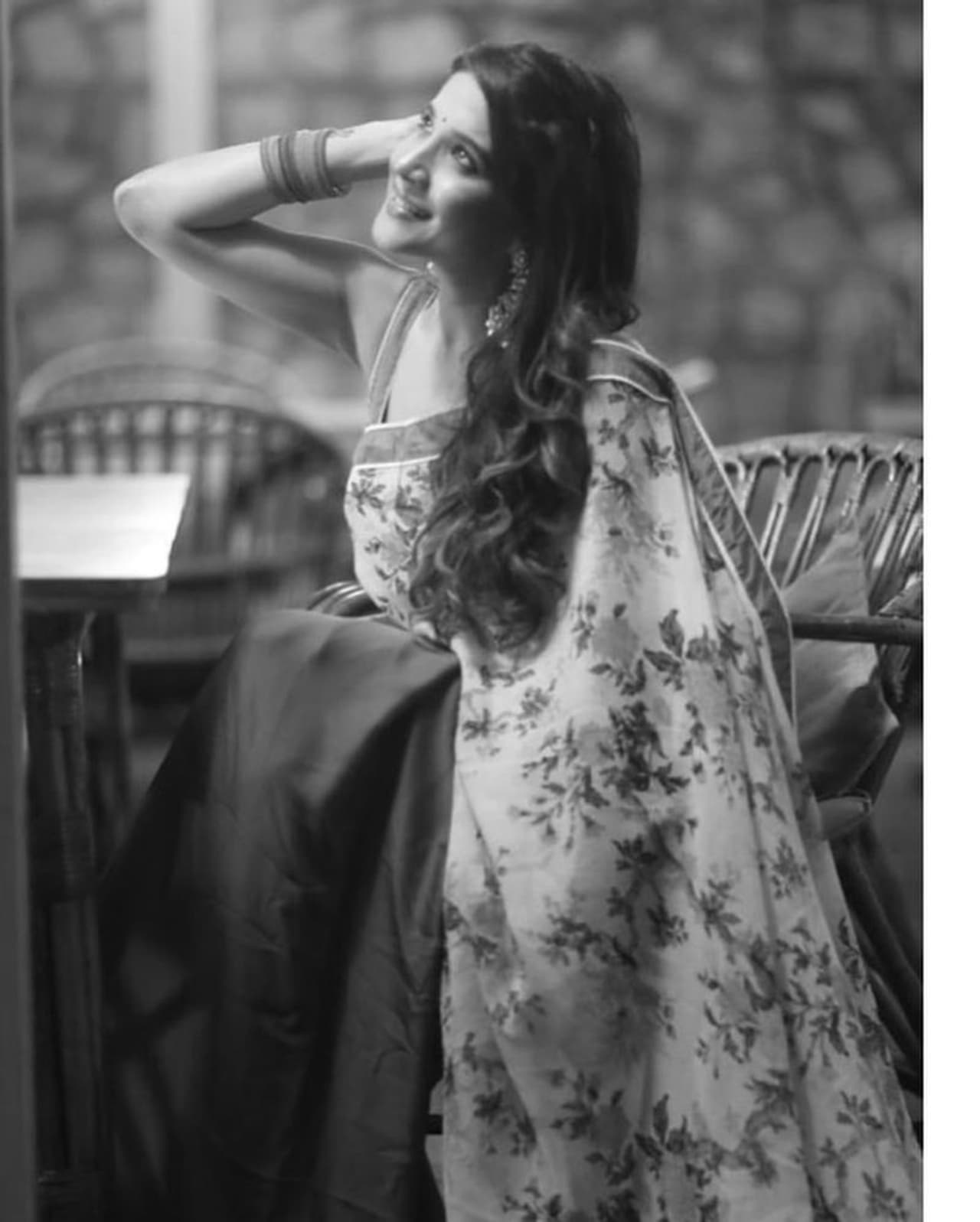 இது பிளாக் அண்ட் ஒயிட் கவர்ச்சி