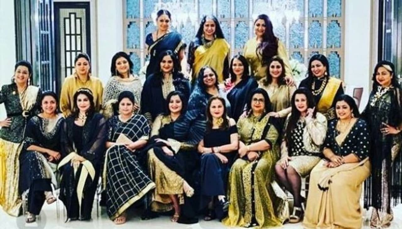 പഴയകാല ഓര്‍മ്മകളും സൗഹൃദവും പുതുക്കാന്‍ ഒരുക്കിയ പത്താമത് 'എയിറ്റീസ് റീയൂണിയൻ' ആഘോഷമാക്കി താരങ്ങള്‍.