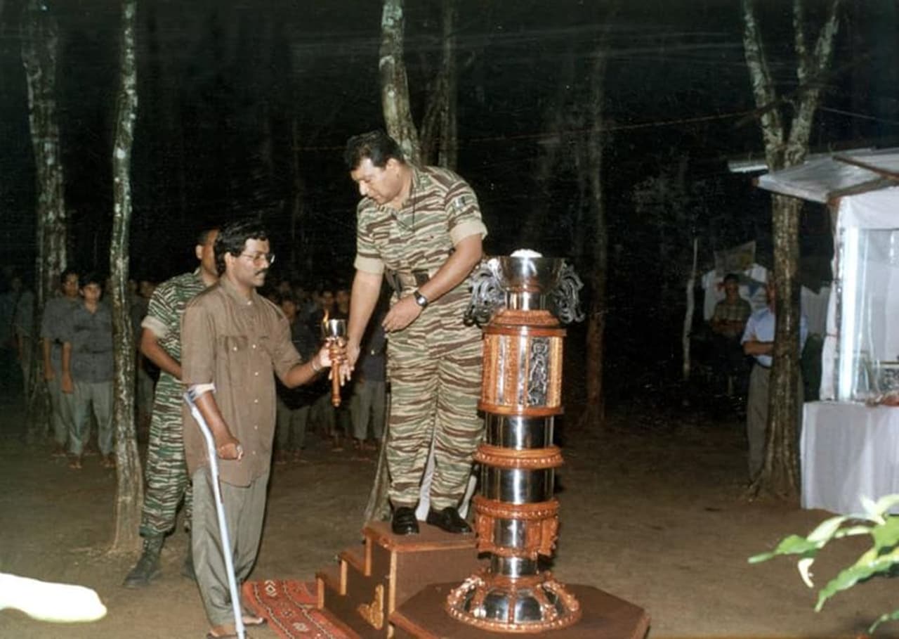 இந்த தலைவனை நேருக்கு நேர் வீழ்த்த முடியவில்லை... துரோகத்தால் தான் வீழ்த்த முடிந்தது இந்த தலைவனை நேருக்கு நேர் வீழ்த்த முடியவில்லை... துரோகத்தால் தான் வீழ்த்த முடிந்தது