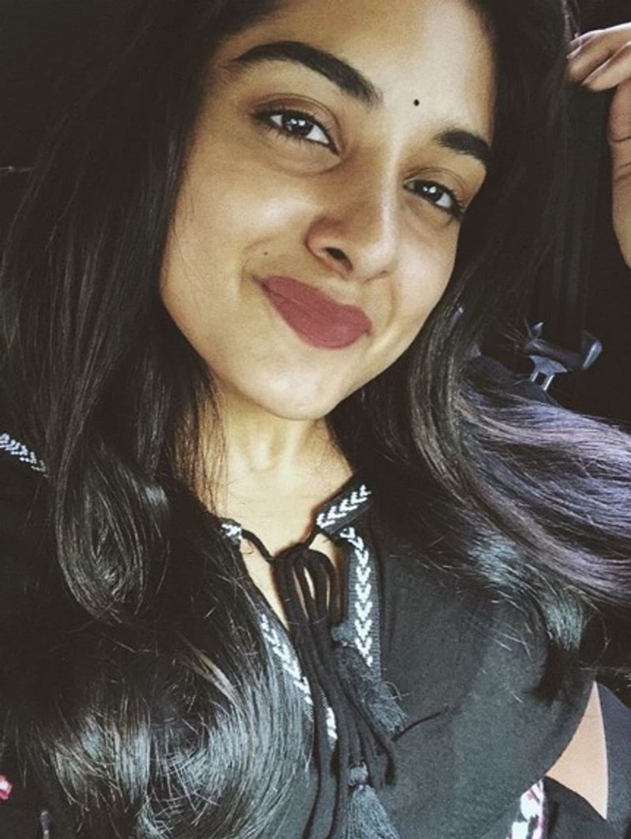 சிரித்துக்கொண்டே சூப்பர் போஸ் சிரித்துக்கொண்டே சூப்பர் போஸ்