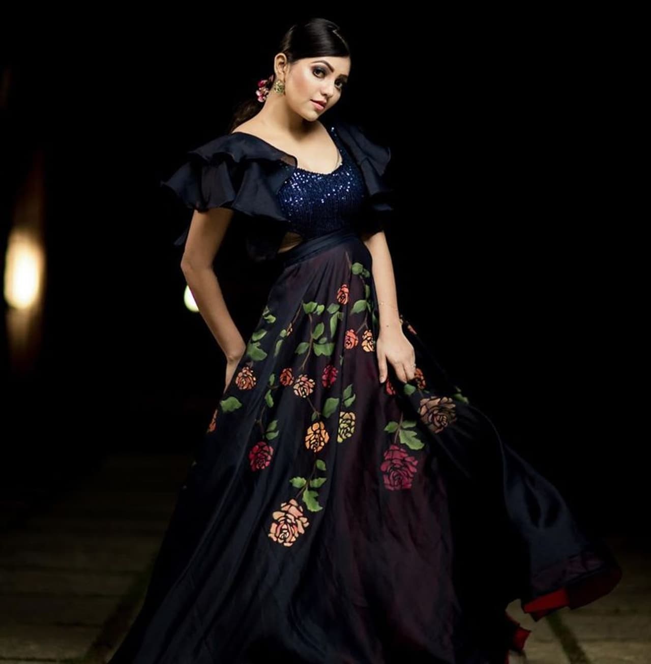 கறுப்பு நிற லாங் மேக்ஸியில் சூப்பர் கிளிக்... கறுப்பு நிற லாங் மேக்ஸியில் சூப்பர் கிளிக்...