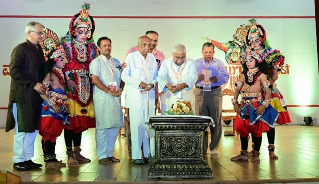 ನ.29ರಂದು ಬೆಳಗ್ಗೆ 10 ಗಂಟೆಗೆ ಕೇಂದ್ರ ಸಾಹಿತ್ಯ ಅಕಾಡೆಮಿ ಅಧ್ಯಕ್ಷ, ಪಂಪ ಹಾಗೂ ರಾಜ್ಯೋತ್ಸವ ಪ್ರಶಸ್ತಿ ಪುರಸ್ಕೃತ ಡಾ.ಚಂದ್ರಶೇಖರ ಕಂಬಾರ ಅವರು ಲಿಟ್‌ ಫೆಸ್ಟ್‌ನ್ನು ಉದ್ಘಾಟಿಸಿದ್ದಾರೆ.