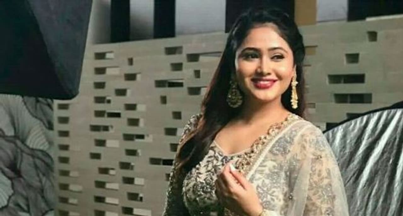 அழகு தேவதை போல் இருக்கும் ப்ரியா அழகு தேவதை போல் இருக்கும் ப்ரியா