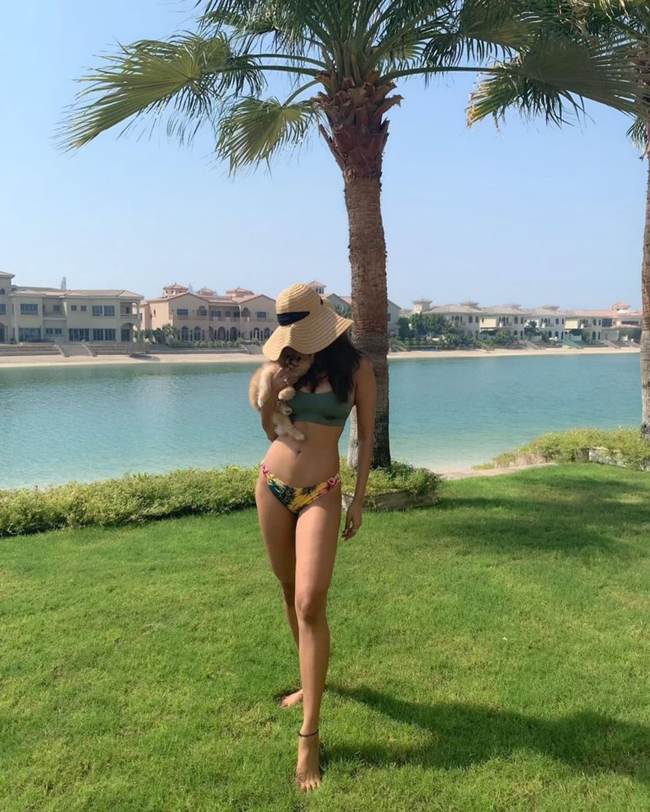 आज कल ईशा गुप्ता की सेक्सी और हॉट फोटोज सोशल मीडिया पर छाई हुई हैं। आज कल ईशा गुप्ता की सेक्सी और हॉट फोटोज सोशल मीडिया पर छाई हुई हैं।