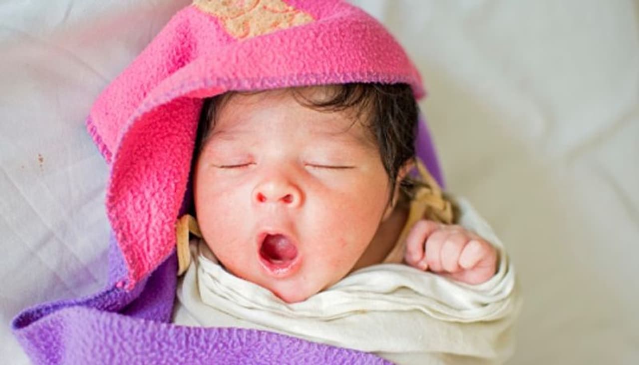 <p><strong>ಮನೆಯಲ್ಲಿ ತಯಾರಿಸಿದ ಕಾಜಲ್ ಉತ್ತಮ: </strong>ಮಕ್ಕಳ ಕಣ್ಣಿಗೆ ಕಾಡಿಗೆ ಹಚ್ಚಲು ಹೊರಗಿನಿಂದ ಖರೀದಿಸಿದ ಕಾಜಲ್ ಬಳಸುತ್ತೀರಾ? ಹಾಗಿದ್ದರೆ, ಈ ಸುದ್ದಿಯನ್ನು ಓದಿ. ಮಗುವಿಗೆ ಮನೆಯಲ್ಲಿ ಅಂತಹ ಕಾಜಲ್ ತಯಾರಿಸಬಹುದು, ಇದು ಮಕ್ಕಳ ಕಣ್ಣುಗಳನ್ನು ಸುಂದರವಾಗಿ ಮತ್ತು ತೀಕ್ಷ್ಣಗೊಳಿಸುತ್ತದೆ. </p> <p><strong>ಮನೆಯಲ್ಲಿ ತಯಾರಿಸಿದ ಕಾಜಲ್ ಉತ್ತಮ: </strong>ಮಕ್ಕಳ ಕಣ್ಣಿಗೆ ಕಾಡಿಗೆ ಹಚ್ಚಲು ಹೊರಗಿನಿಂದ ಖರೀದಿಸಿದ ಕಾಜಲ್ ಬಳಸುತ್ತೀರಾ? ಹಾಗಿದ್ದರೆ, ಈ ಸುದ್ದಿಯನ್ನು ಓದಿ. ಮಗುವಿಗೆ ಮನೆಯಲ್ಲಿ ಅಂತಹ ಕಾಜಲ್ ತಯಾರಿಸಬಹುದು, ಇದು ಮಕ್ಕಳ ಕಣ್ಣುಗಳನ್ನು ಸುಂದರವಾಗಿ ಮತ್ತು ತೀಕ್ಷ್ಣಗೊಳಿಸುತ್ತದೆ. </p>