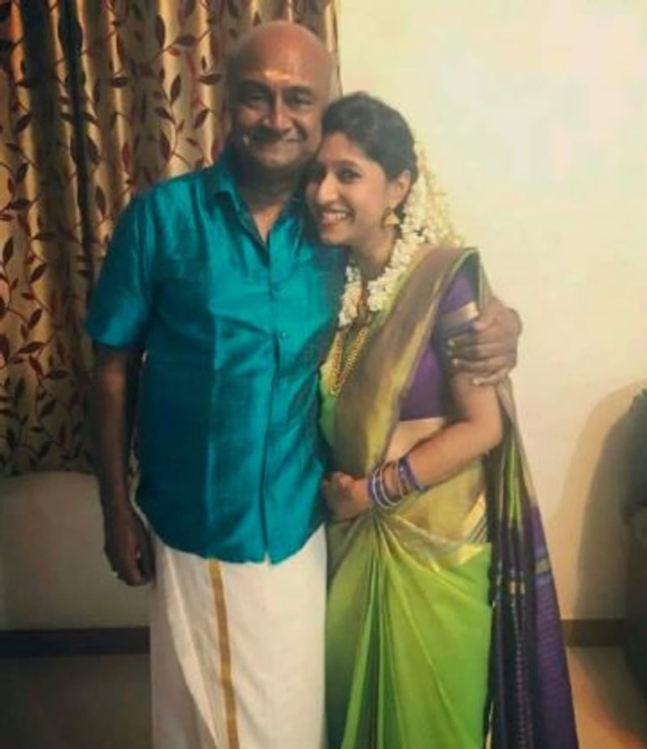 அன்பு மகளுடன் எம்.எஸ்.பாஸ்கர் அன்பு மகளுடன் எம்.எஸ்.பாஸ்கர்