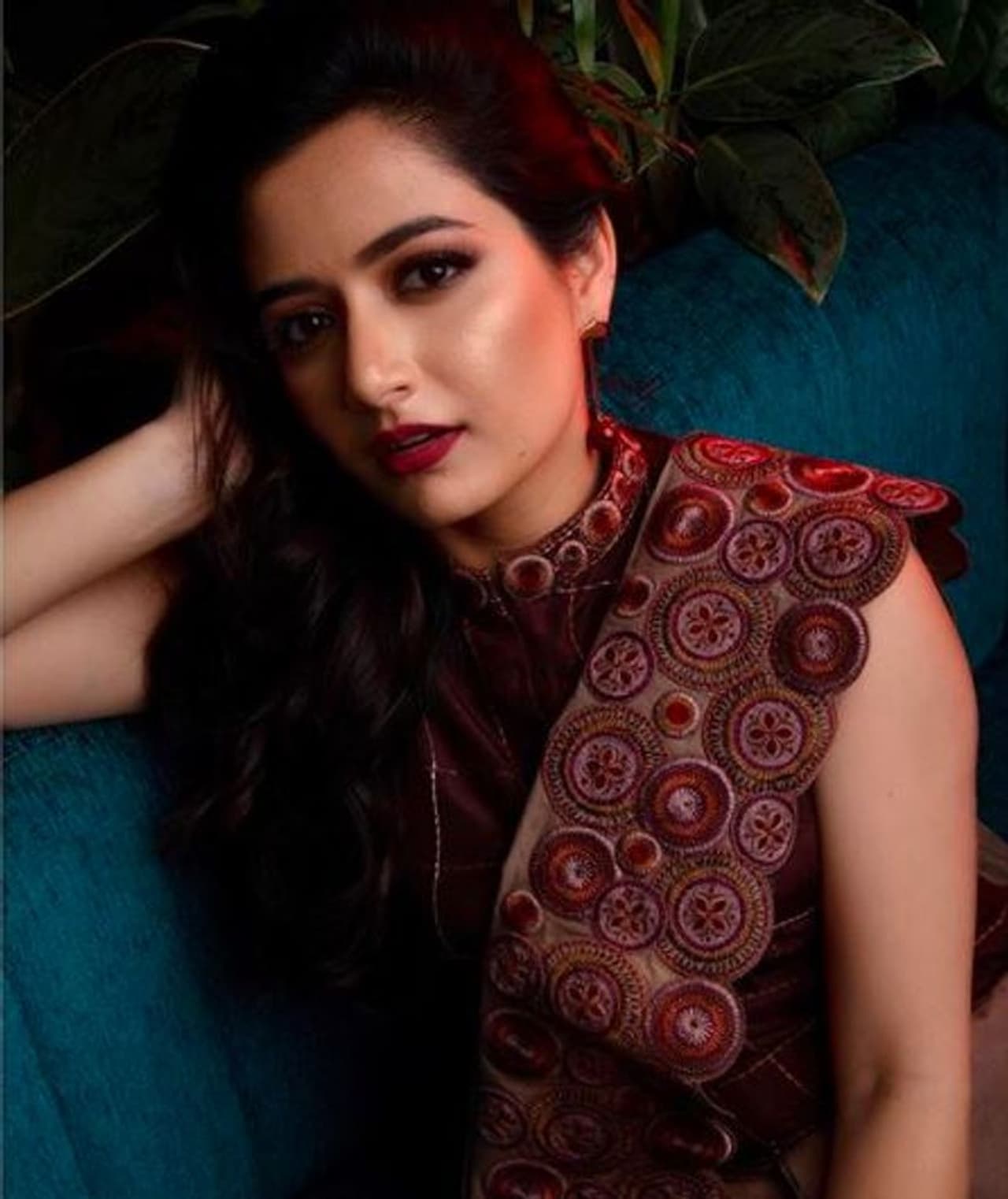 பார்வையால் மயக்கும் ஆஷிகா பார்வையால் மயக்கும் ஆஷிகா