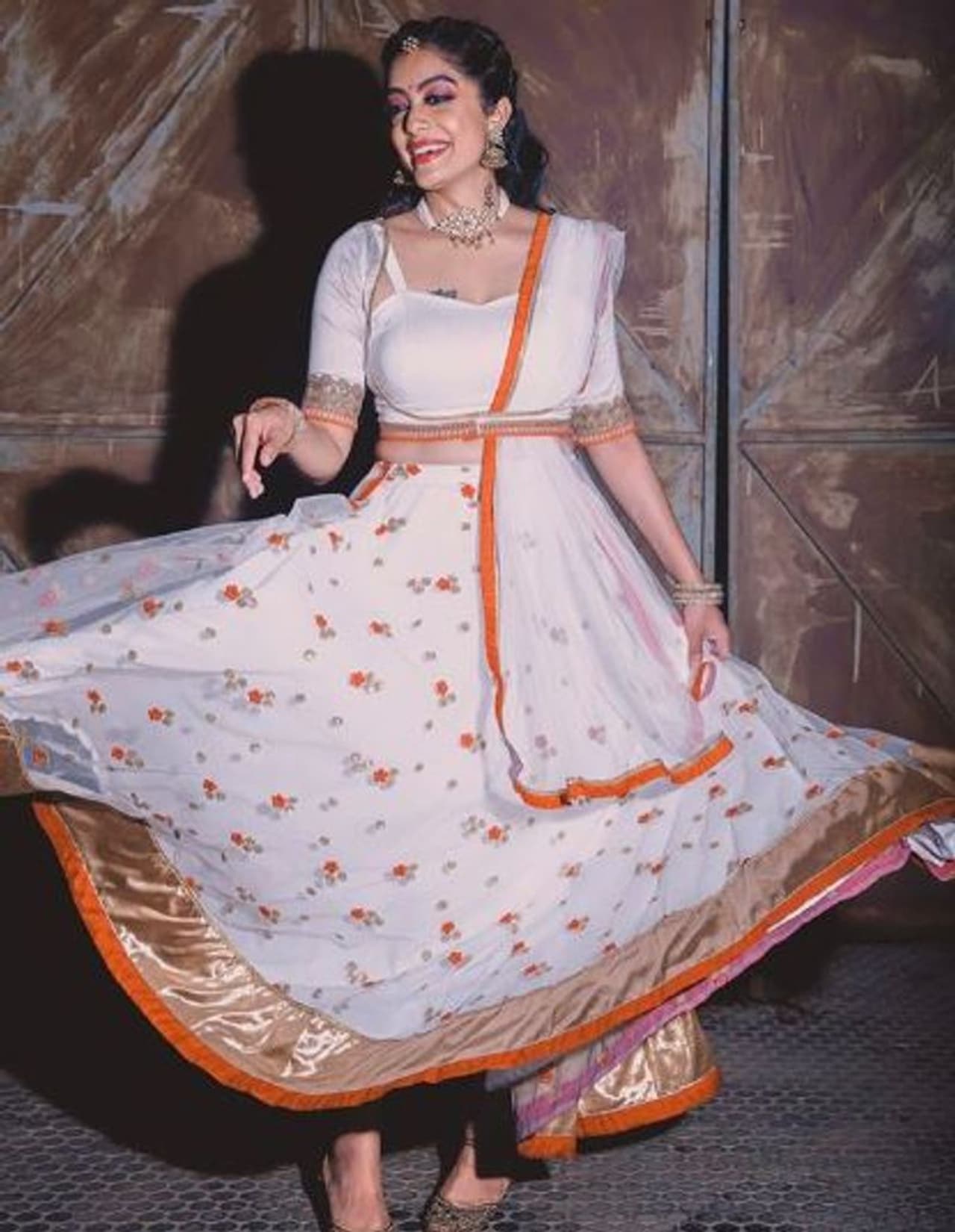 பம்பரமாய் சுற்றும் அழகிய அபிராமி