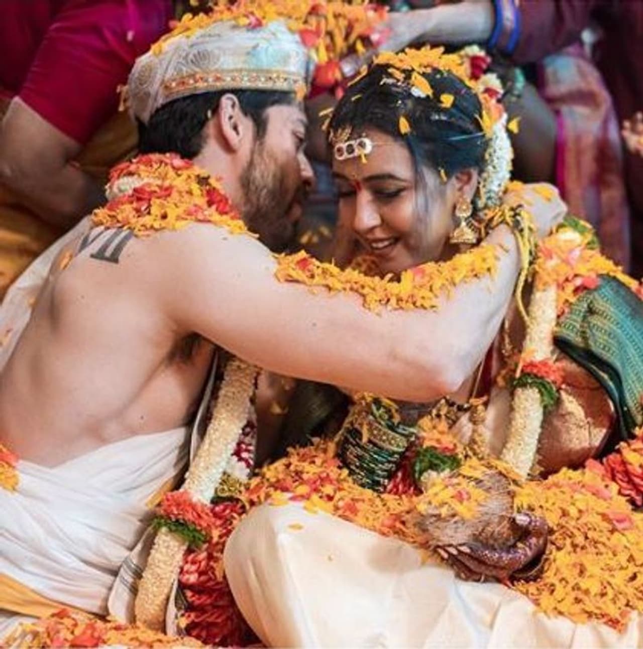 ಕನ್ನಡ ಚಿತ್ರರಂಗದ ಉದಯೋನ್ಮುಖ ನಟಿ ಹಿತಾ ಮತ್ತು ಕಿರಣ್ ಡಿಸೆಂಬರ್ 1 ರಂದು ದಾಂಪತ್ಯ ಜೀವನಕ್ಕೆ ಕಾಲಿಟ್ಟಿದ್ದಾರೆ. ಕನ್ನಡ ಚಿತ್ರರಂಗದ ಉದಯೋನ್ಮುಖ ನಟಿ ಹಿತಾ ಮತ್ತು ಕಿರಣ್ ಡಿಸೆಂಬರ್ 1 ರಂದು ದಾಂಪತ್ಯ ಜೀವನಕ್ಕೆ ಕಾಲಿಟ್ಟಿದ್ದಾರೆ.