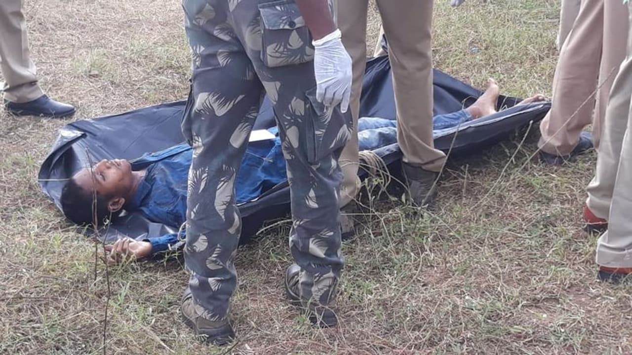 ഹൈദരാബാദിൽ മൃഗഡോക്ടറായ യുവതിയെ ക്രൂരപീഡനത്തിനിരയാക്കി തീകൊളുത്തി കൊന്ന സംഭവത്തിൽ വലിയ പ്രതിഷേധങ്ങളാണ് പാർലമെന്റില് അടക്കം നടന്നത്. ഹൈദരാബാദിൽ മൃഗഡോക്ടറായ യുവതിയെ ക്രൂരപീഡനത്തിനിരയാക്കി തീകൊളുത്തി കൊന്ന സംഭവത്തിൽ വലിയ പ്രതിഷേധങ്ങളാണ് പാർലമെന്റില് അടക്കം നടന്നത്.