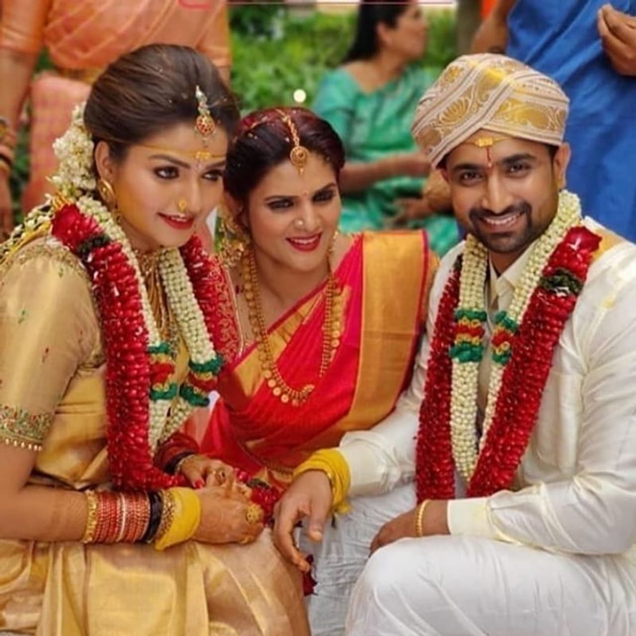 அழகிய தம்பதிகள் அழகிய தம்பதிகள்