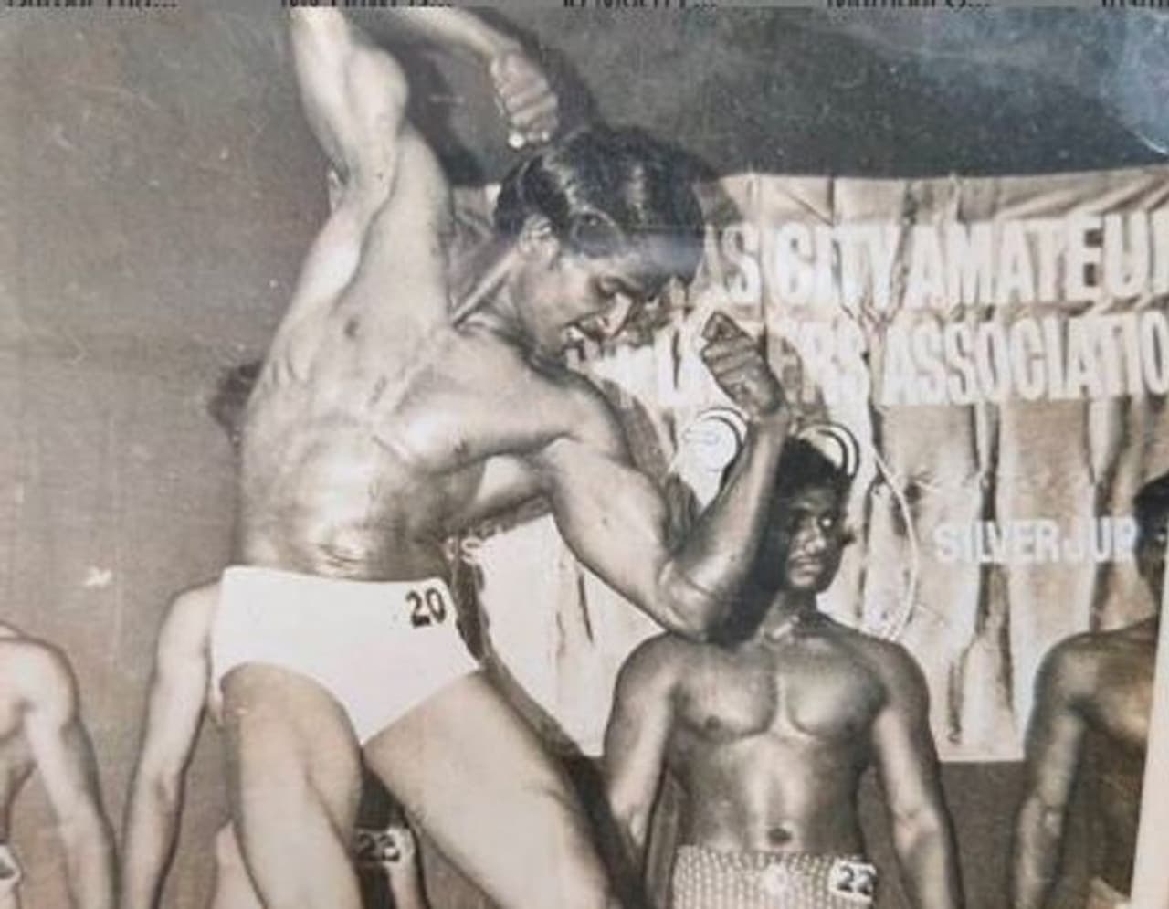 ஆண் அழகன் போட்டியில் மீராமிதுன் தந்தை