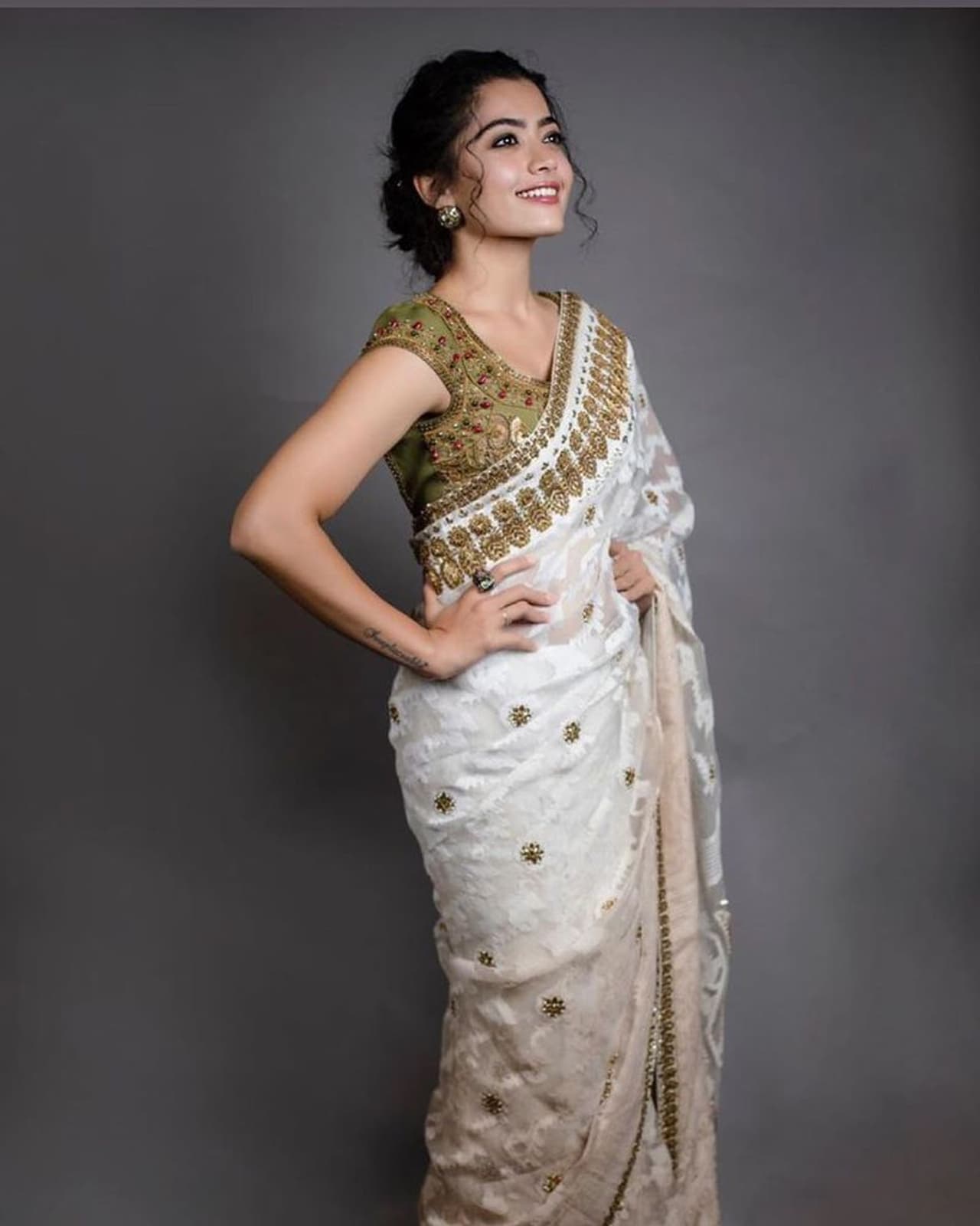 புடவையில் அசத்தும் ராஷ்மிகா மந்தனா