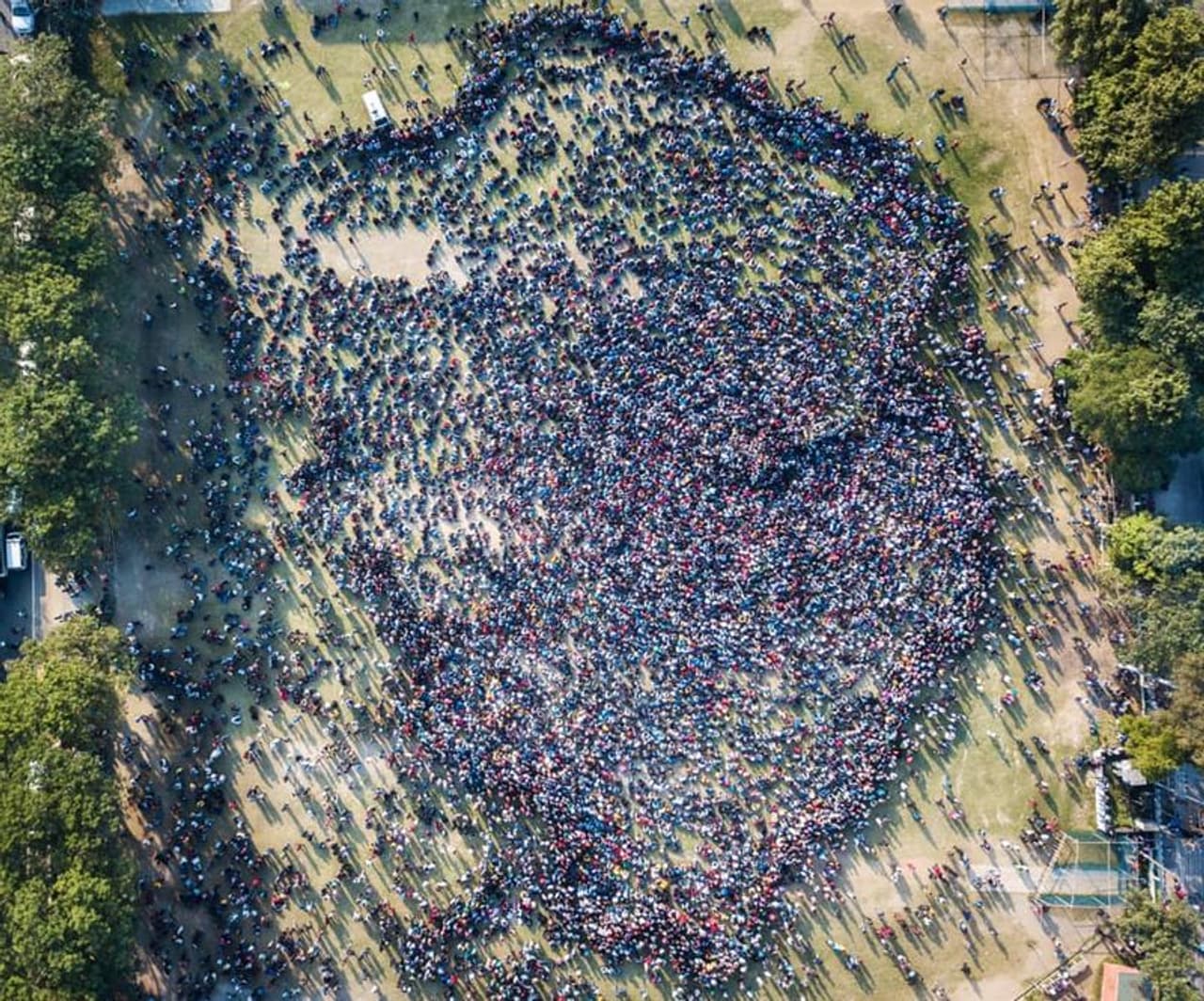 കര്‍ഫ്യൂ പ്രഖ്യാപിച്ച അസമിലെ ഗുവാഹത്തിയിലും ദിബ്രുഗഡിലുമാണ് ഒരുമണിവരെയാണ് ഇളവ് പ്രഖ്യാപിച്ചിട്ടുള്ളത്.