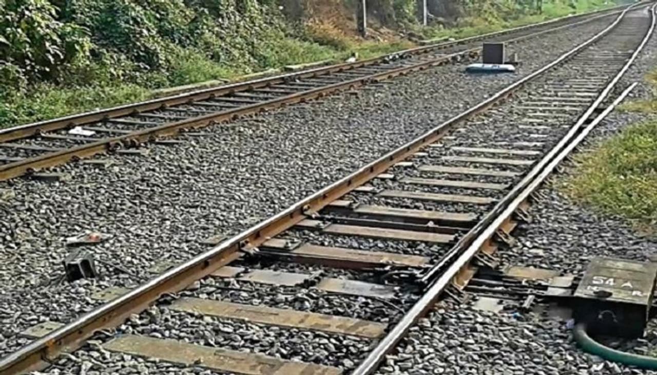 ২০২৪ সাল শেষ হওয়ার আগেই দক্ষিণবঙ্গের বাসিন্দাদের জন্য সুখবর দিচ্ছে রেল ২০২৪ সাল শেষ হওয়ার আগেই দক্ষিণবঙ্গের বাসিন্দাদের জন্য সুখবর দিচ্ছে রেল