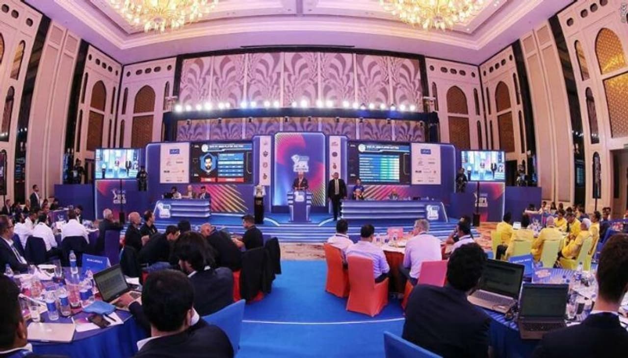 <p>ஐபிஎல் 13வது சீசன் கொரோனா அச்சுறுத்தலுக்கு மத்தியிலும், பல சவால்களை எதிர்கொண்டு ஐக்கிய அரபு அமீரகத்தில் வெற்றிகரமாக நடத்தி முடிக்கப்பட்டுவிட்டது. அடுத்த சீசனுக்கான ஏலம் பெரிய ஏலமாக நடக்கவுள்ளது.</p> <p>ஐபிஎல் 13வது சீசன் கொரோனா அச்சுறுத்தலுக்கு மத்தியிலும், பல சவால்களை எதிர்கொண்டு ஐக்கிய அரபு அமீரகத்தில் வெற்றிகரமாக நடத்தி முடிக்கப்பட்டுவிட்டது. அடுத்த சீசனுக்கான ஏலம் பெரிய ஏலமாக நடக்கவுள்ளது.</p>