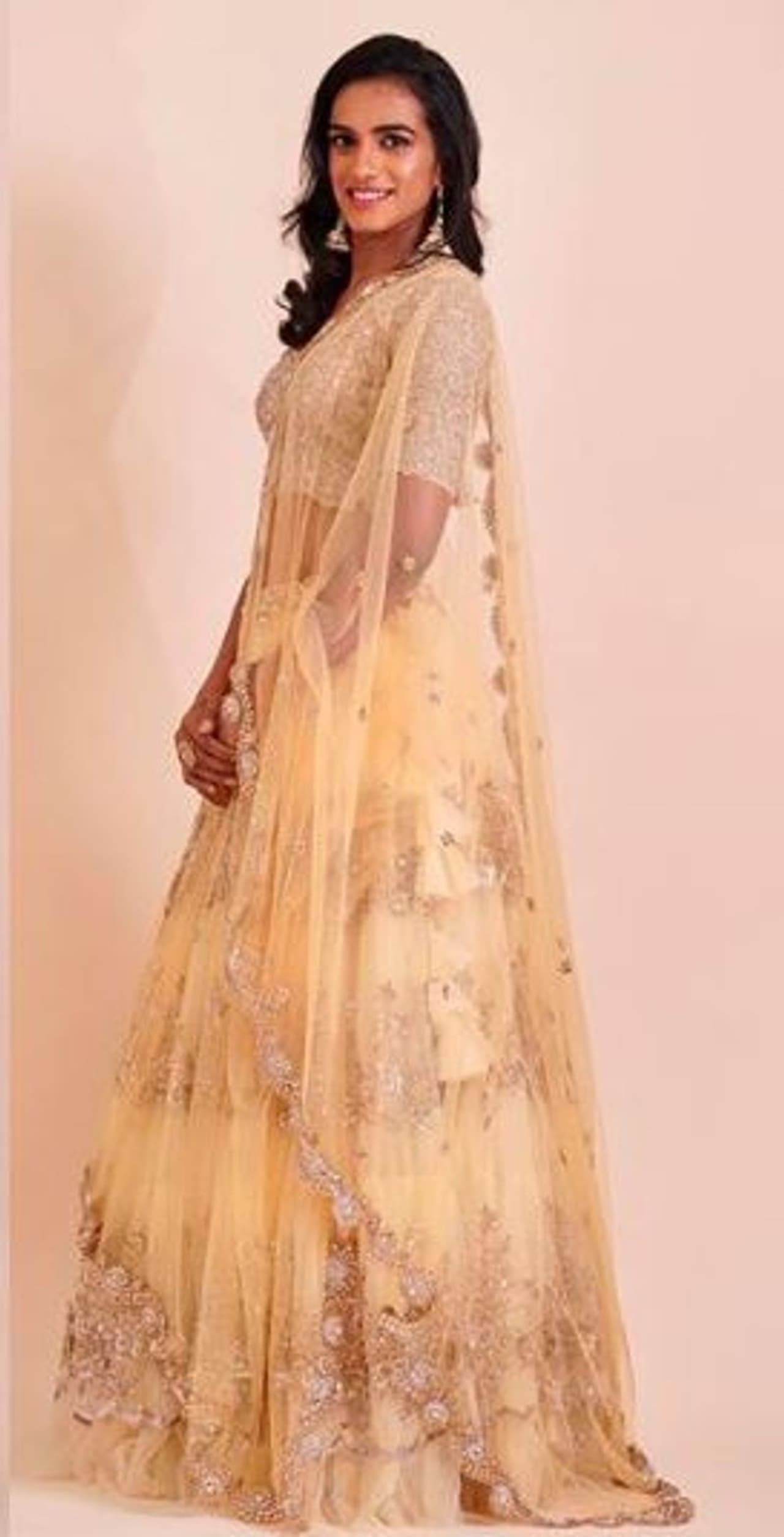 அழகிய உடையில் ஜொலிக்கும் பிவி.சிந்து அழகிய உடையில் ஜொலிக்கும் பிவி.சிந்து