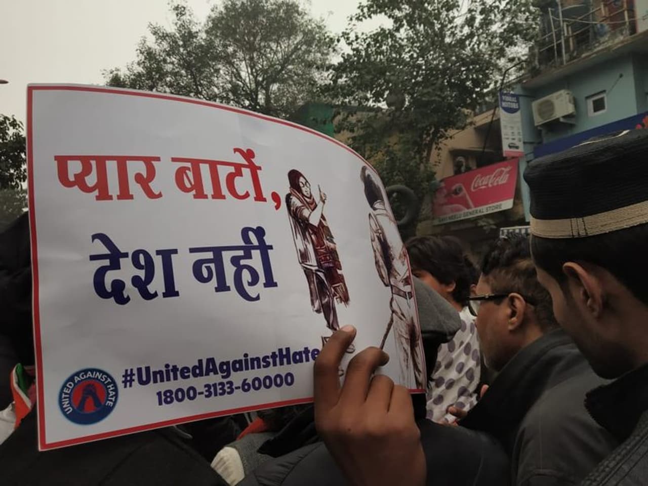 രാവിലെ 9 മണി മുതൽ 1 മണിവരെയാണ് മോബൈൽ, ഇന്റർനെറ്റ് സേവനങ്ങൾക്ക് നിയന്ത്രണമെന്നാണ് ഇപ്പോൾ ഔദ്യോഗിക അറിയിപ്പ് വന്നിരിക്കുന്നത്. രാവിലെ 9 മണി മുതൽ 1 മണിവരെയാണ് മോബൈൽ, ഇന്റർനെറ്റ് സേവനങ്ങൾക്ക് നിയന്ത്രണമെന്നാണ് ഇപ്പോൾ ഔദ്യോഗിക അറിയിപ്പ് വന്നിരിക്കുന്നത്.