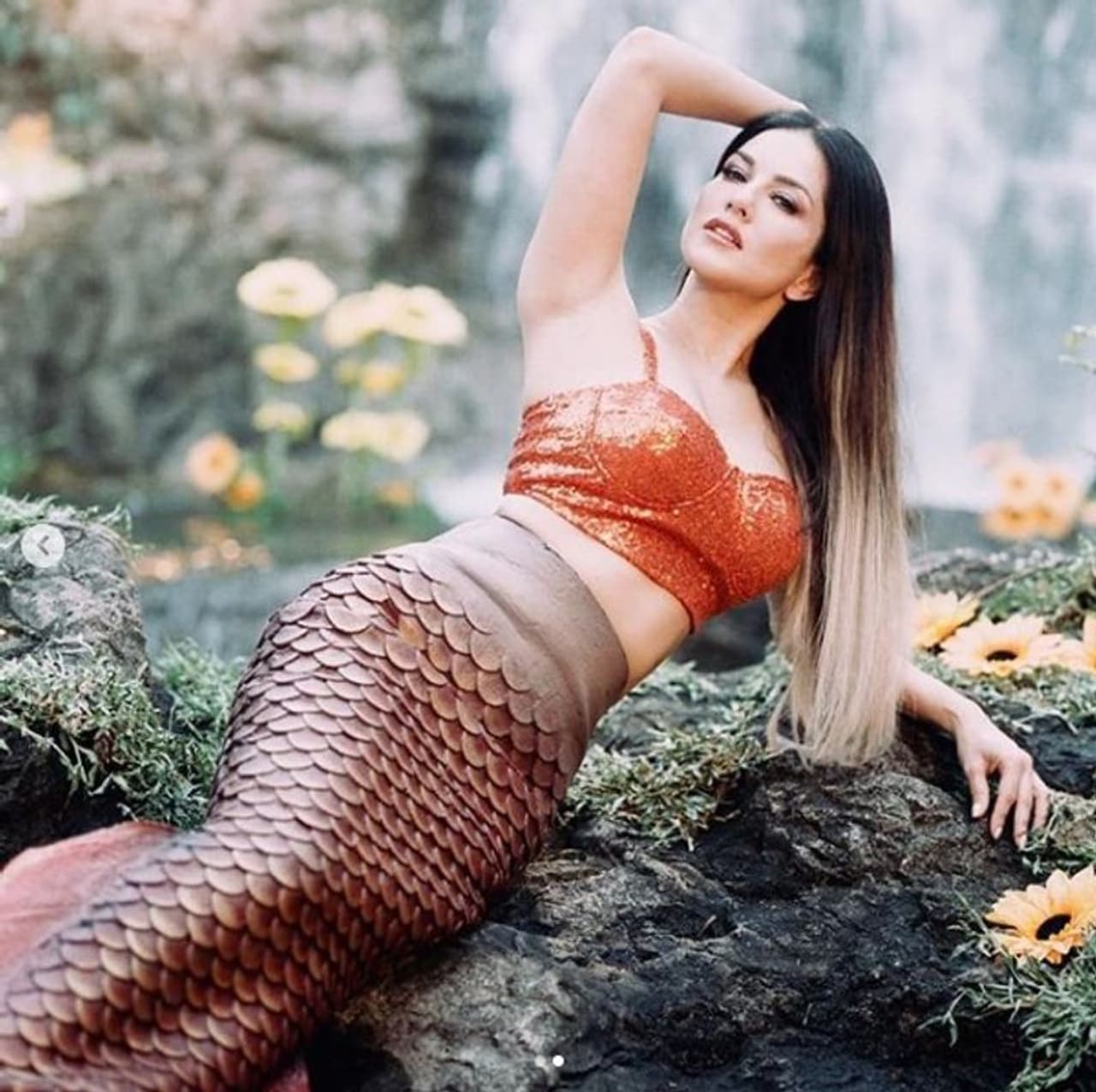 கடற்கன்னியா மாறிட்டாங்களா சன்னி? கடற்கன்னியா மாறிட்டாங்களா சன்னி?