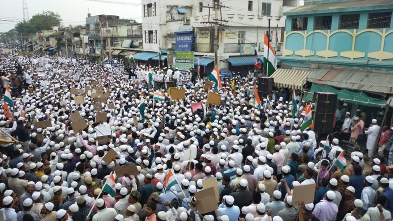 பாகுபாடு இன்றி திரண்ட மக்கள் பாகுபாடு இன்றி திரண்ட மக்கள்