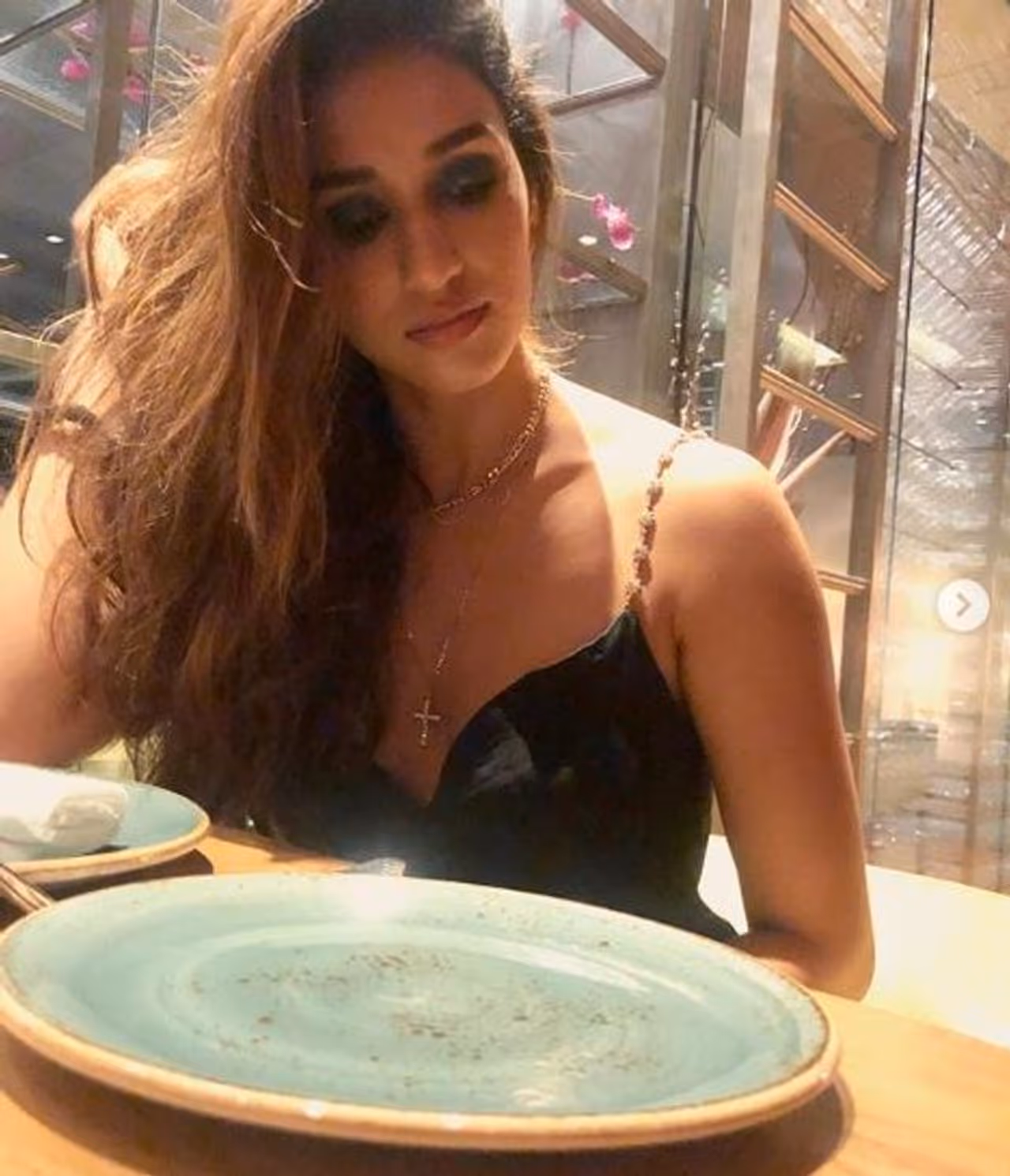 2015ರಲ್ಲಿ ತೆಲುಗಿನ ಲೋಫರ್ ಚಿತ್ರದ ಮೂಲಕ ಬೆಳ್ಳಿತೆರೆಗೆ ಕಾಲಿರಿಸಿದರು. 2015ರಲ್ಲಿ ತೆಲುಗಿನ ಲೋಫರ್ ಚಿತ್ರದ ಮೂಲಕ ಬೆಳ್ಳಿತೆರೆಗೆ ಕಾಲಿರಿಸಿದರು.