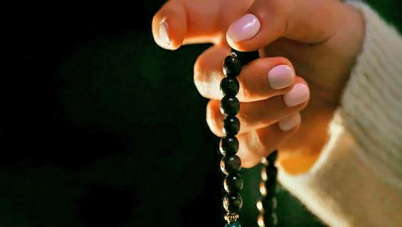 <p><strong>మానసిక ప్రశాంతతకు, ఏకాగ్రతకు ‘ఓం’ జపించడం చాలా ఉపయుక్తంగా ఉంటుంది. మనసును ఒకదాని మీద లగ్నం చేయడానికి ఇబ్బంది పడేవారికి ‘ఓం’ జపం బాగా పనిచేస్తుంది. </strong></p> <p><strong>మానసిక ప్రశాంతతకు, ఏకాగ్రతకు ‘ఓం’ జపించడం చాలా ఉపయుక్తంగా ఉంటుంది. మనసును ఒకదాని మీద లగ్నం చేయడానికి ఇబ్బంది పడేవారికి ‘ఓం’ జపం బాగా పనిచేస్తుంది. </strong></p>