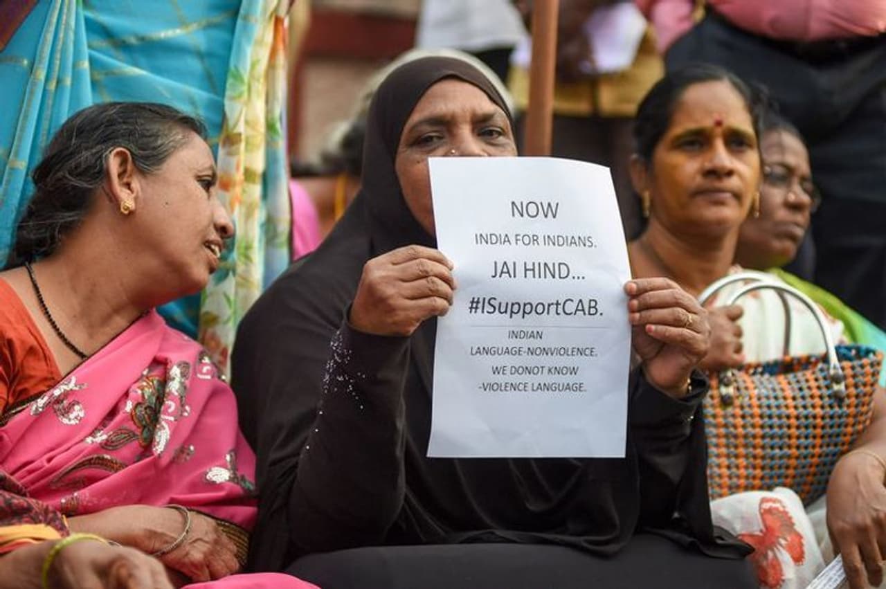പൗരത്വഭേദഗതി നിയമത്തിനെതിരെ പ്രതിഷേധം തീര്ത്ത് പെണ്കരുത്ത് പൗരത്വഭേദഗതി നിയമത്തിനെതിരെ പ്രതിഷേധം തീര്ത്ത് പെണ്കരുത്ത്