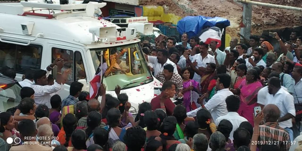 டிடிவிக்கு ஆதரவாக திரண்ட கூட்டம்