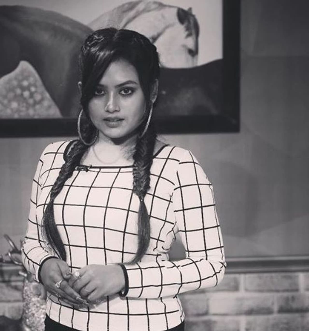 மாடர்ன் உடையில் மின்னும் பரீனா மாடர்ன் உடையில் மின்னும் பரீனா