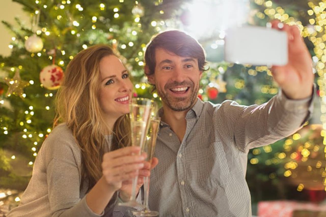 <p>మద్యపానం ఆరోగ్యానికి హానికరం. ఇది మనం చిన్నప్పటి నుంచి వింటున్నదే. మన శరీరాన్ని అనారోగ్యం బారిన పడేసి.. మనల్ని చాలా ఇబ్బందులకు గురి చేస్తుంది. అయితే.. ఇదే ఆల్కహాల్ లో కొన్ని రకాలు నిజంగానే మేలు చేస్తాయట. నాలుగు రకాల ఆల్కహాల్ తాగితే.. అనారోగ్యం కాదు.. ఆరోగ్యాన్ని అందిస్తుందట. మరి ఆ రకాలేంటో ఓసారి చూసేద్దామా..</p> <p>మద్యపానం ఆరోగ్యానికి హానికరం. ఇది మనం చిన్నప్పటి నుంచి వింటున్నదే. మన శరీరాన్ని అనారోగ్యం బారిన పడేసి.. మనల్ని చాలా ఇబ్బందులకు గురి చేస్తుంది. అయితే.. ఇదే ఆల్కహాల్ లో కొన్ని రకాలు నిజంగానే మేలు చేస్తాయట. నాలుగు రకాల ఆల్కహాల్ తాగితే.. అనారోగ్యం కాదు.. ఆరోగ్యాన్ని అందిస్తుందట. మరి ఆ రకాలేంటో ఓసారి చూసేద్దామా..</p>