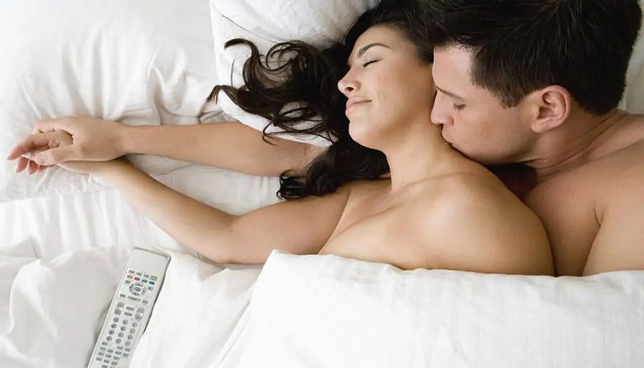 చాలా మందికి తెలియని విషయం ఏమిటంటే... శృంగారంలో పాల్గొన్న సమయంలో స్త్రీలు తమ మేల్ పార్ట్ నర్ ని పూర్తిగా స్కాన్ చేస్తారట. ఏ విషయాన్నైనా ఆడవారు గమనించినట్లుగా... పరిశీలించినట్లుగా మరొకరు చేయలేరు. చాలా మందికి తెలియని విషయం ఏమిటంటే... శృంగారంలో పాల్గొన్న సమయంలో స్త్రీలు తమ మేల్ పార్ట్ నర్ ని పూర్తిగా స్కాన్ చేస్తారట. ఏ విషయాన్నైనా ఆడవారు గమనించినట్లుగా... పరిశీలించినట్లుగా మరొకరు చేయలేరు.