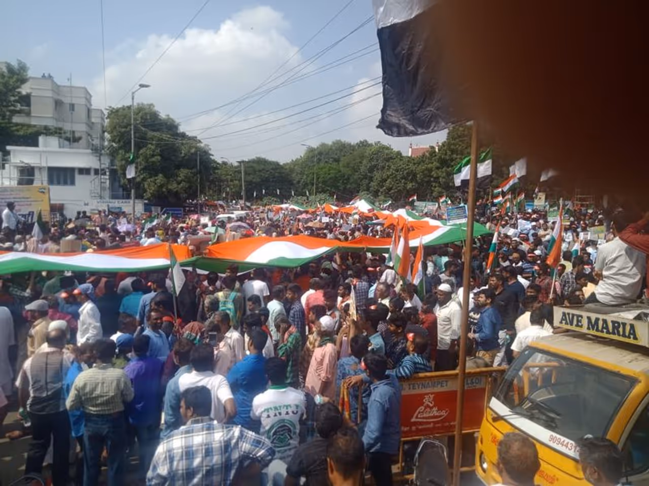 650 அடி தேசிய கொடியுடன் அரங்கேறிய போராட்டம் 650 அடி தேசிய கொடியுடன் அரங்கேறிய போராட்டம்