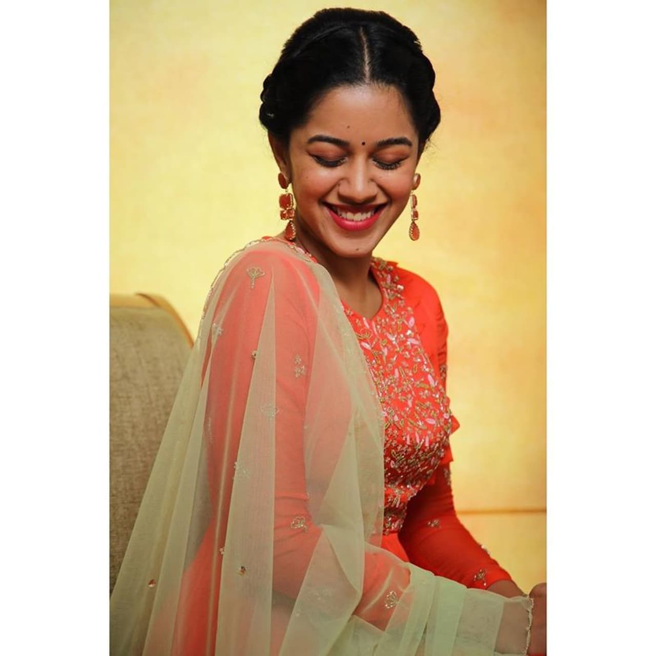 வெட்க புன்னகை