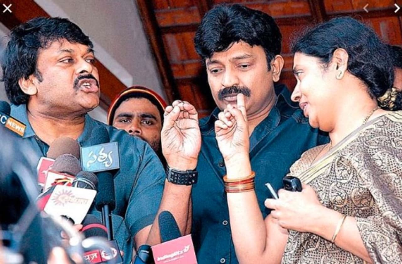 రాజకీయాల్లోకి రావాలనే డిమాండ్ : మెగాస్టార్ చిరంజీవి అప్పటివరకు టాలీవుడ్ లో రారాజులా వెలుగొందారు. చిరు ప్రజారాజ్యం పార్టీ స్థాపించడానికి కొన్నేళ్ల ముందు నుంచే మెగాస్టార్ రాజకీయాల్లోకి రావాలనే డిమాండ్ అభిమానుల్లో ఉంది. శంకర్ దాదా జిందాబాద్ చిత్రం తర్వాత ఆ డిమాండ్ మరింతగా ఎక్కువైంది. రాజకీయాల్లోకి రావాలనే డిమాండ్ : మెగాస్టార్ చిరంజీవి అప్పటివరకు టాలీవుడ్ లో రారాజులా వెలుగొందారు. చిరు ప్రజారాజ్యం పార్టీ స్థాపించడానికి కొన్నేళ్ల ముందు నుంచే మెగాస్టార్ రాజకీయాల్లోకి రావాలనే డిమాండ్ అభిమానుల్లో ఉంది. శంకర్ దాదా జిందాబాద్ చిత్రం తర్వాత ఆ డిమాండ్ మరింతగా ఎక్కువైంది.