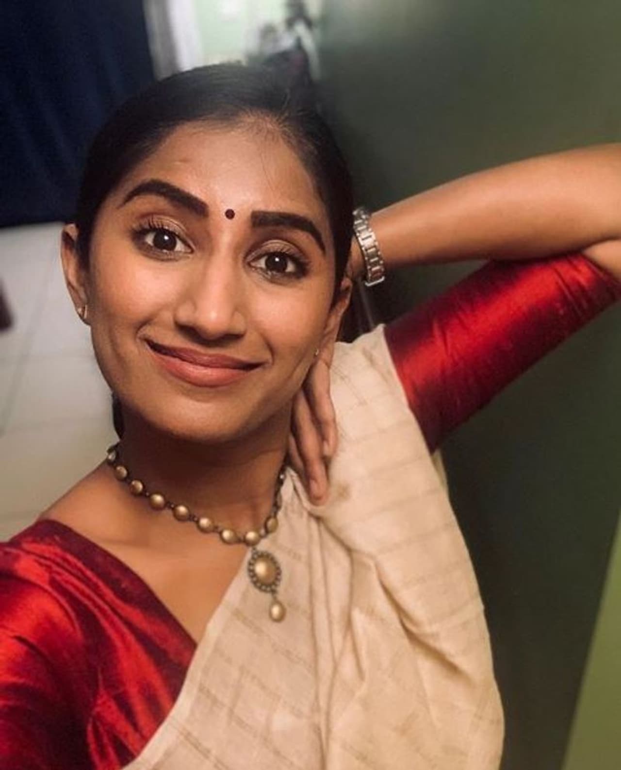 ಇಂಜಿನಿಯರಿಂಗ್‌ನಲ್ಲಿ ಪದವಿ ಪಡೆದು ಸಾಫ್ಟವೇರ್ ಕಂಪನಿಯೊಂದರಲ್ಲಿ ಕೆಲಸ ಮಾಡುತ್ತಿದ್ದರು.