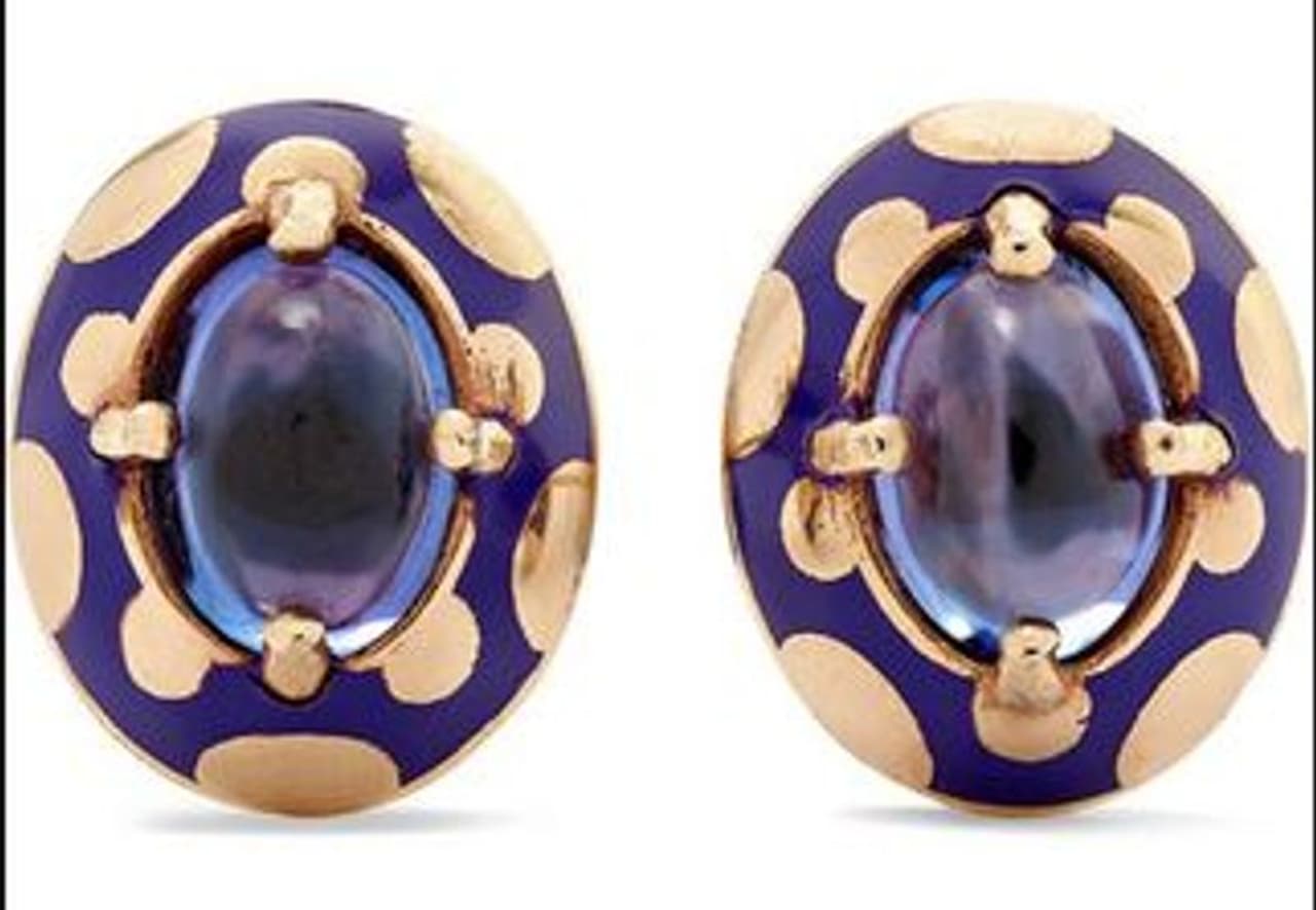 ಡಿಸೈನರ್ ಆಲಿಸ್ ಸಿಕೋಲಿನಿ ವಿಶ್ವದ ಜನಪ್ರಿಯ ಆಭರಣ ತಯಾರಿಕಾ ಕಂಪನಿಯಾಗಿದ್ದು, ಸಿಂಗಲ್ ಸ್ಟಡ್ ಕಿವಿಯೋಲೆಗಳನ್ನು ತಯಾರಿಸುವಲ್ಲಿ ಮುಂಚೂಣಿಯಲ್ಲಿದೆ. ಡಿಸೈನರ್ ಆಲಿಸ್ ಸಿಕೋಲಿನಿ ವಿಶ್ವದ ಜನಪ್ರಿಯ ಆಭರಣ ತಯಾರಿಕಾ ಕಂಪನಿಯಾಗಿದ್ದು, ಸಿಂಗಲ್ ಸ್ಟಡ್ ಕಿವಿಯೋಲೆಗಳನ್ನು ತಯಾರಿಸುವಲ್ಲಿ ಮುಂಚೂಣಿಯಲ್ಲಿದೆ.