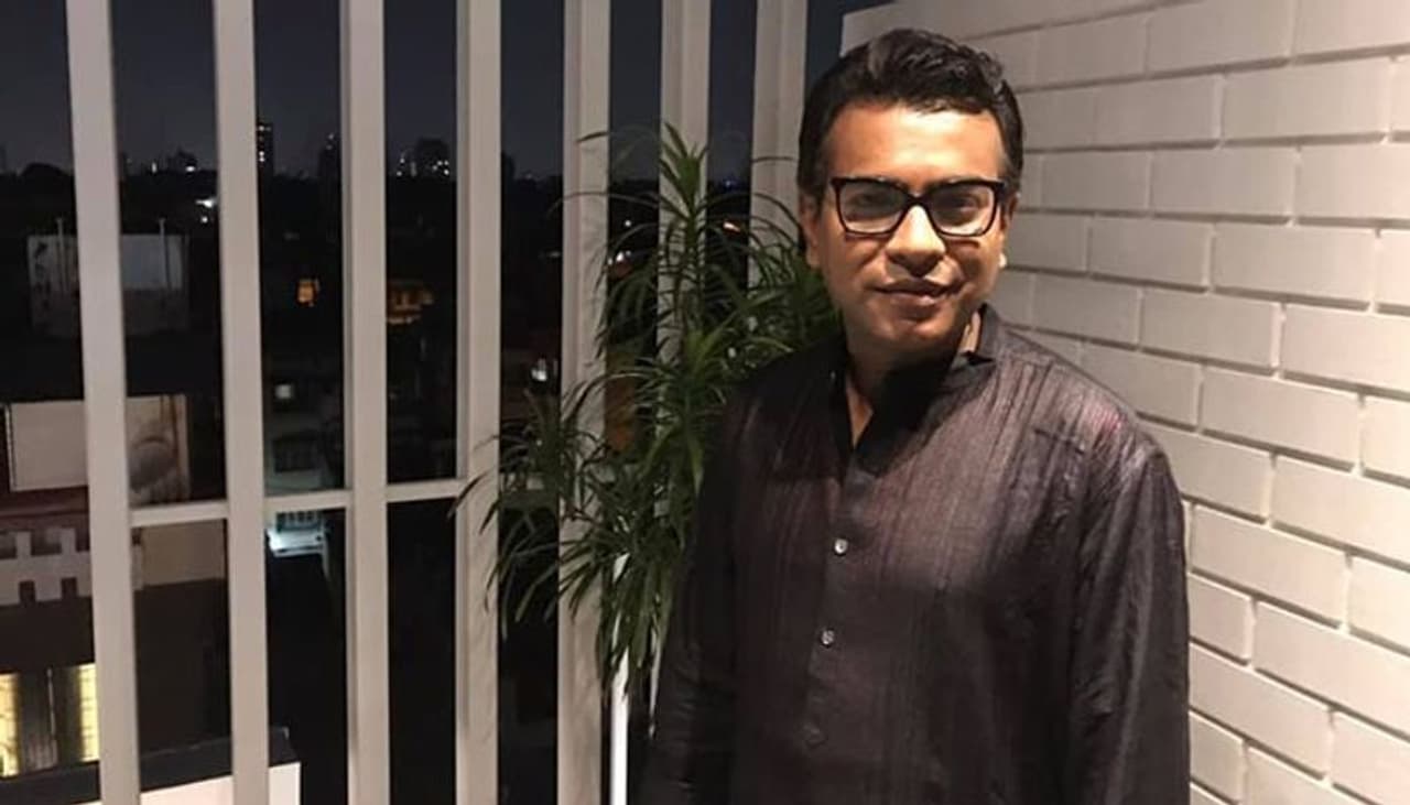 <p>Rudranil Ghosh has just joined the Bhartiya Janata Party. After joining the BJP, Rudranil said that mafia rule is going on in Tollywood. Those who were given the responsibility of the Tollywood industry have created mafia rule. As a result, one producer after another is leaving West Bengal.<br /> </p> <p>Rudranil Ghosh has just joined the Bhartiya Janata Party. After joining the BJP, Rudranil said that mafia rule is going on in Tollywood. Those who were given the responsibility of the Tollywood industry have created mafia rule. As a result, one producer after another is leaving West Bengal.<br /> </p>