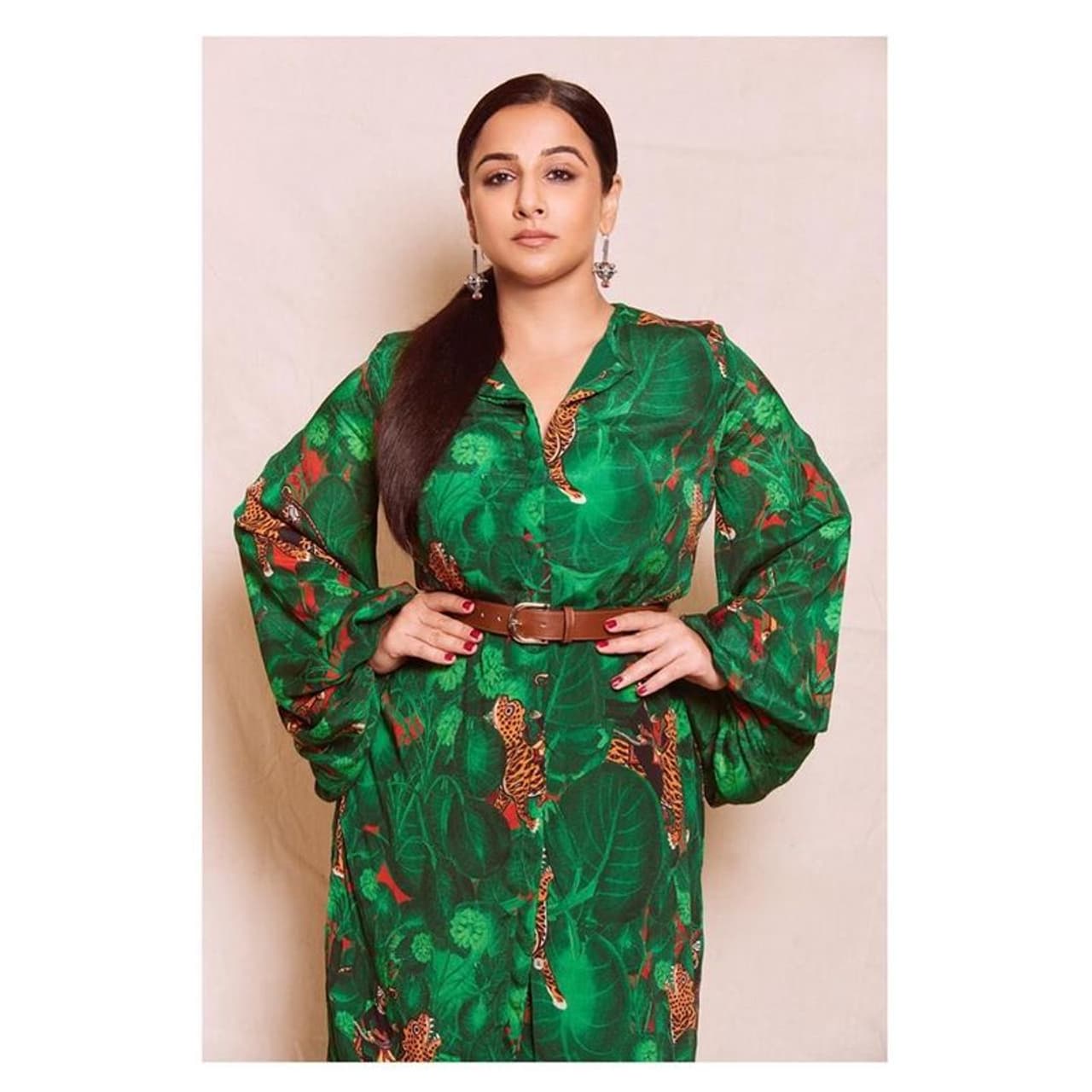 பச்சை நிற உடையில் தெறிக்கவிடும் வித்யா பாலன் பச்சை நிற உடையில் தெறிக்கவிடும் வித்யா பாலன்