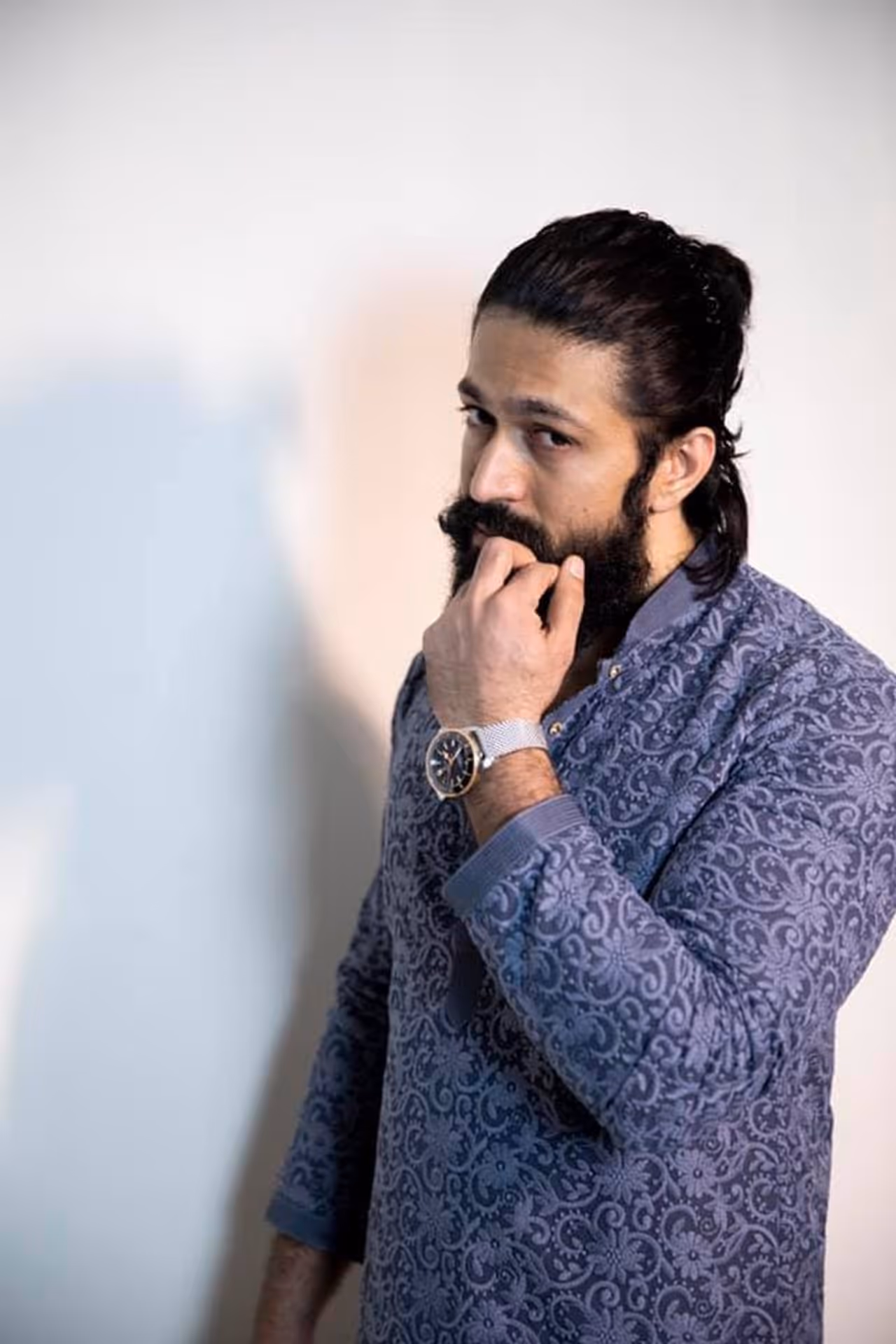 ಯಶ್ ಮೊದಲ ಹೆಸರು ನವೀನ್ ಕುಮಾರ್ ಗೌಡ. ಹುಟ್ಟಿದ್ದು 8 ಜನವರಿ 1986. ಹುಟ್ಟೂರು ಹಾಸನ ಜಿಲ್ಲೆಯ ಭುವನಹಳ್ಳಿ. ಯಶ್ ಮೊದಲ ಹೆಸರು ನವೀನ್ ಕುಮಾರ್ ಗೌಡ. ಹುಟ್ಟಿದ್ದು 8 ಜನವರಿ 1986. ಹುಟ್ಟೂರು ಹಾಸನ ಜಿಲ್ಲೆಯ ಭುವನಹಳ್ಳಿ.